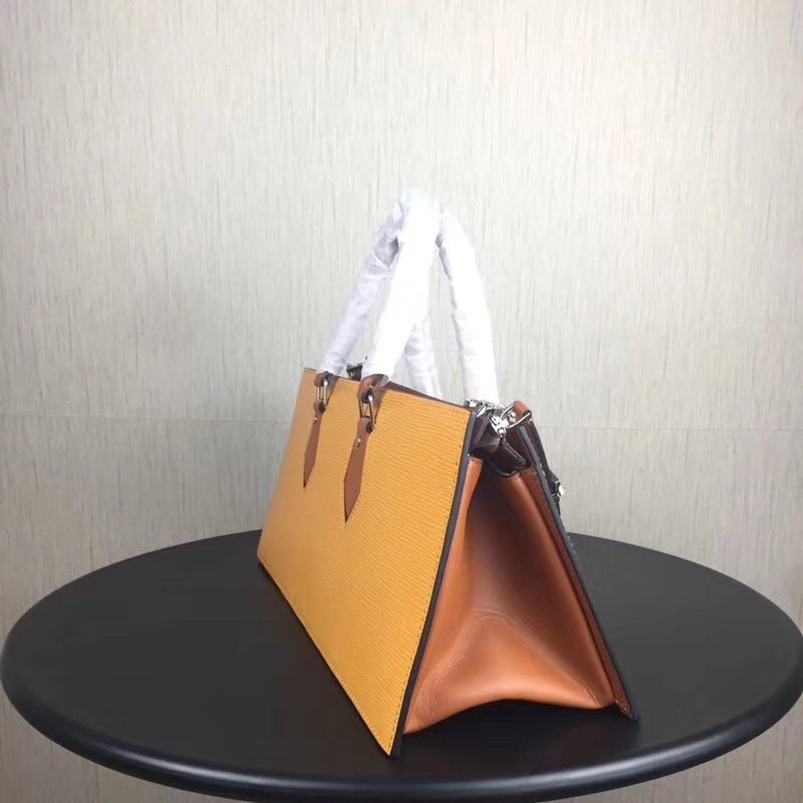 LV Holdall M44371