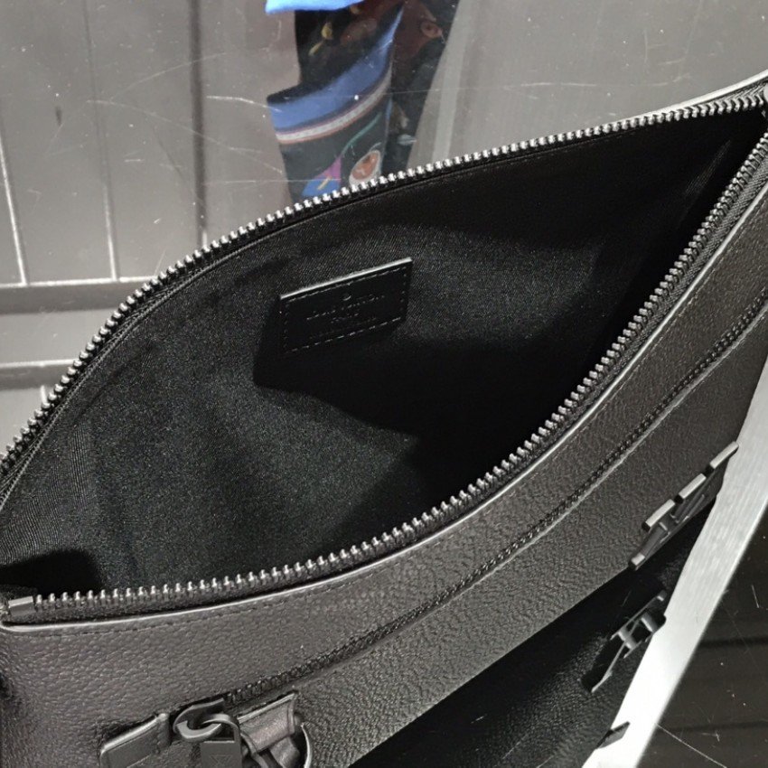 LV IPAD POUCH M69837