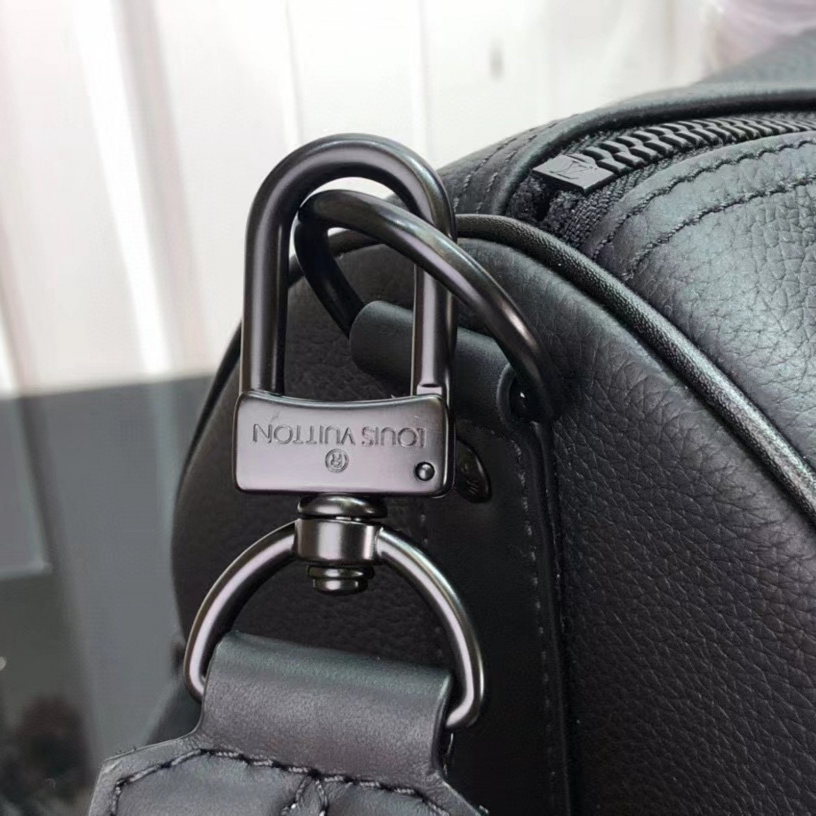 LV KEEPALL BANDOULIERE 40 M57088