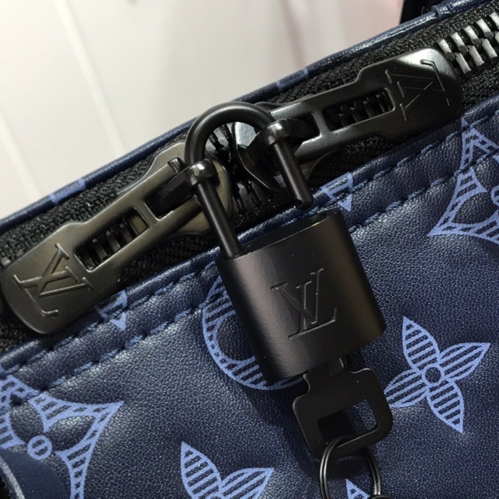 LV KEEPALL BANDOULIERE 50 M45731