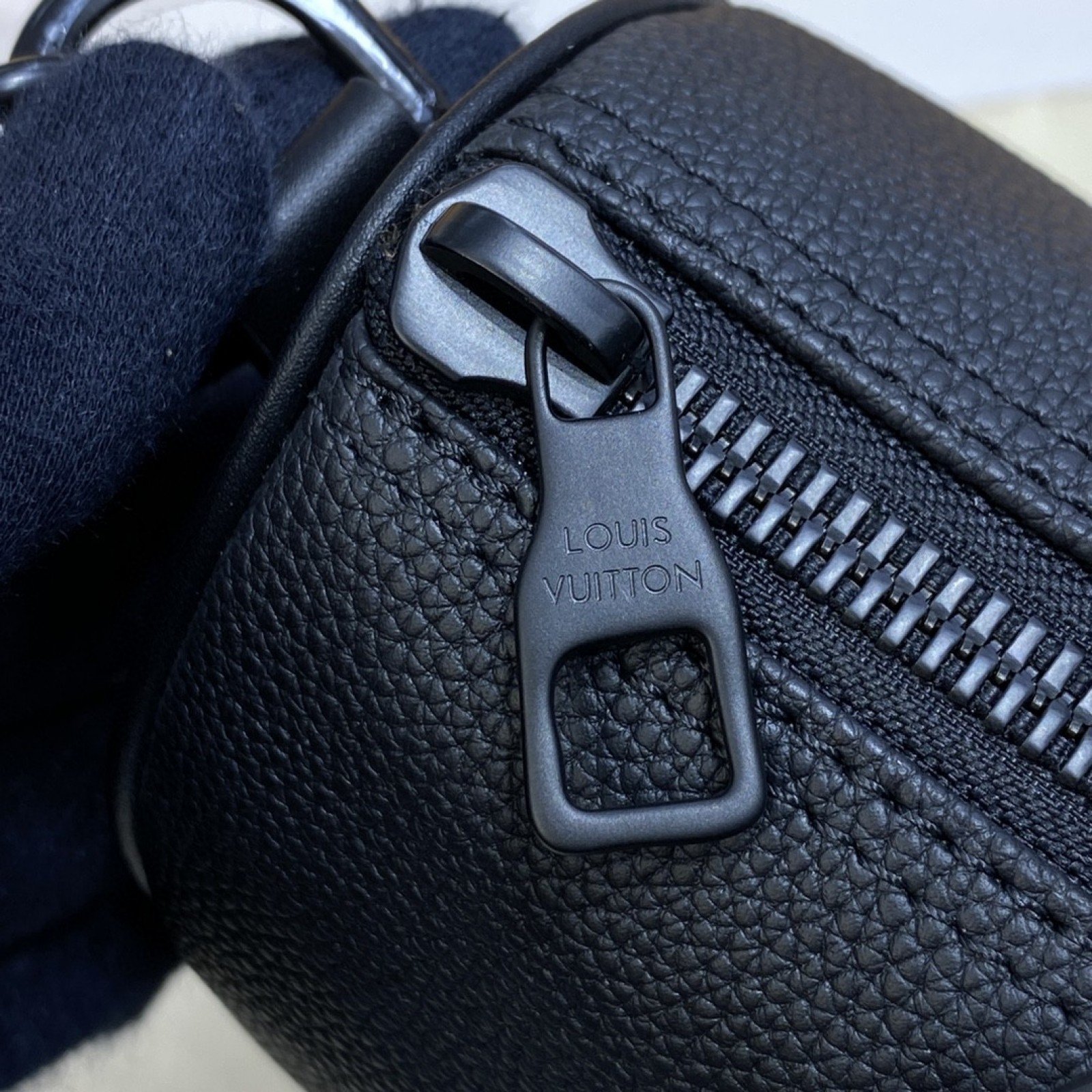LV KEEPALL XS M80950