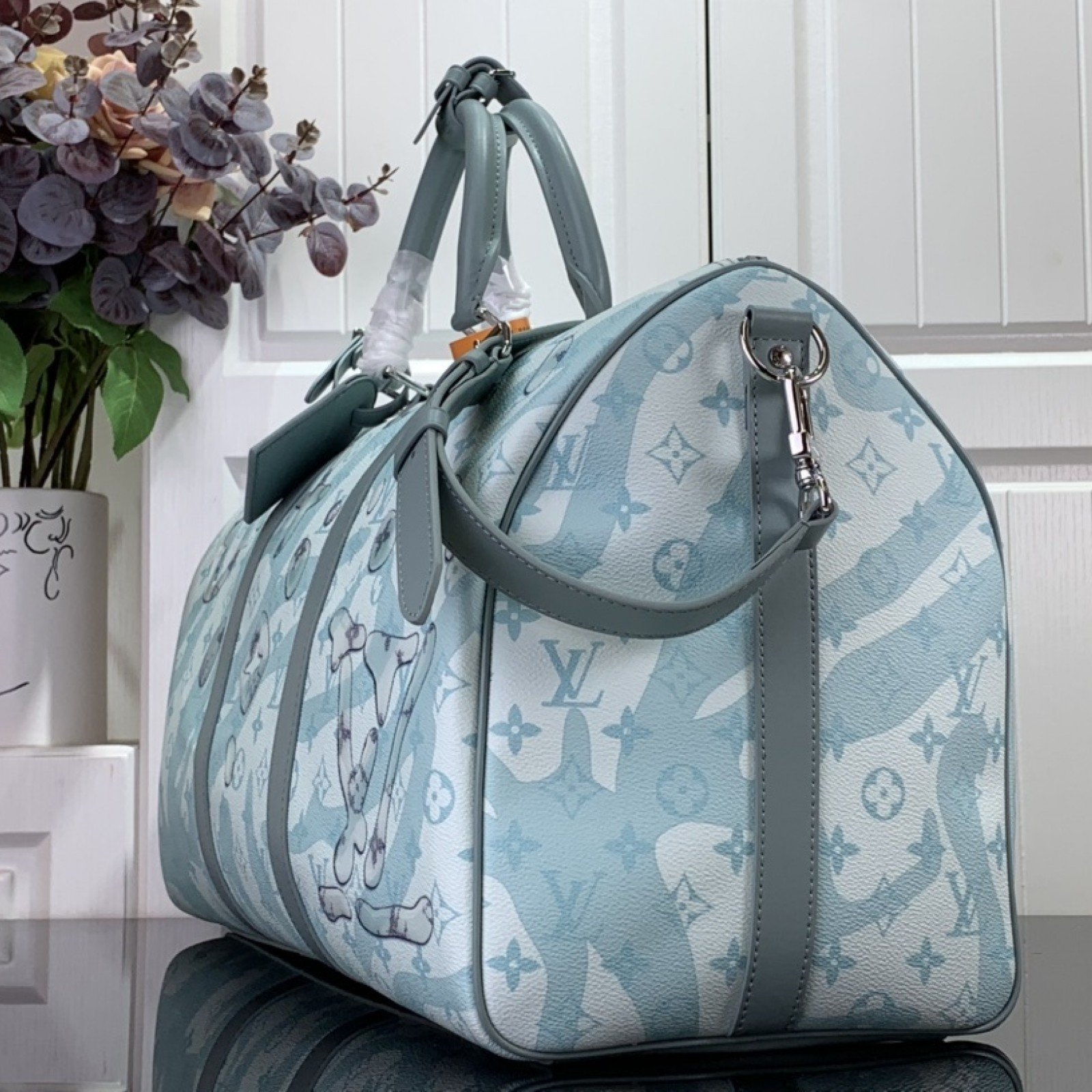 LV Keepall M22570