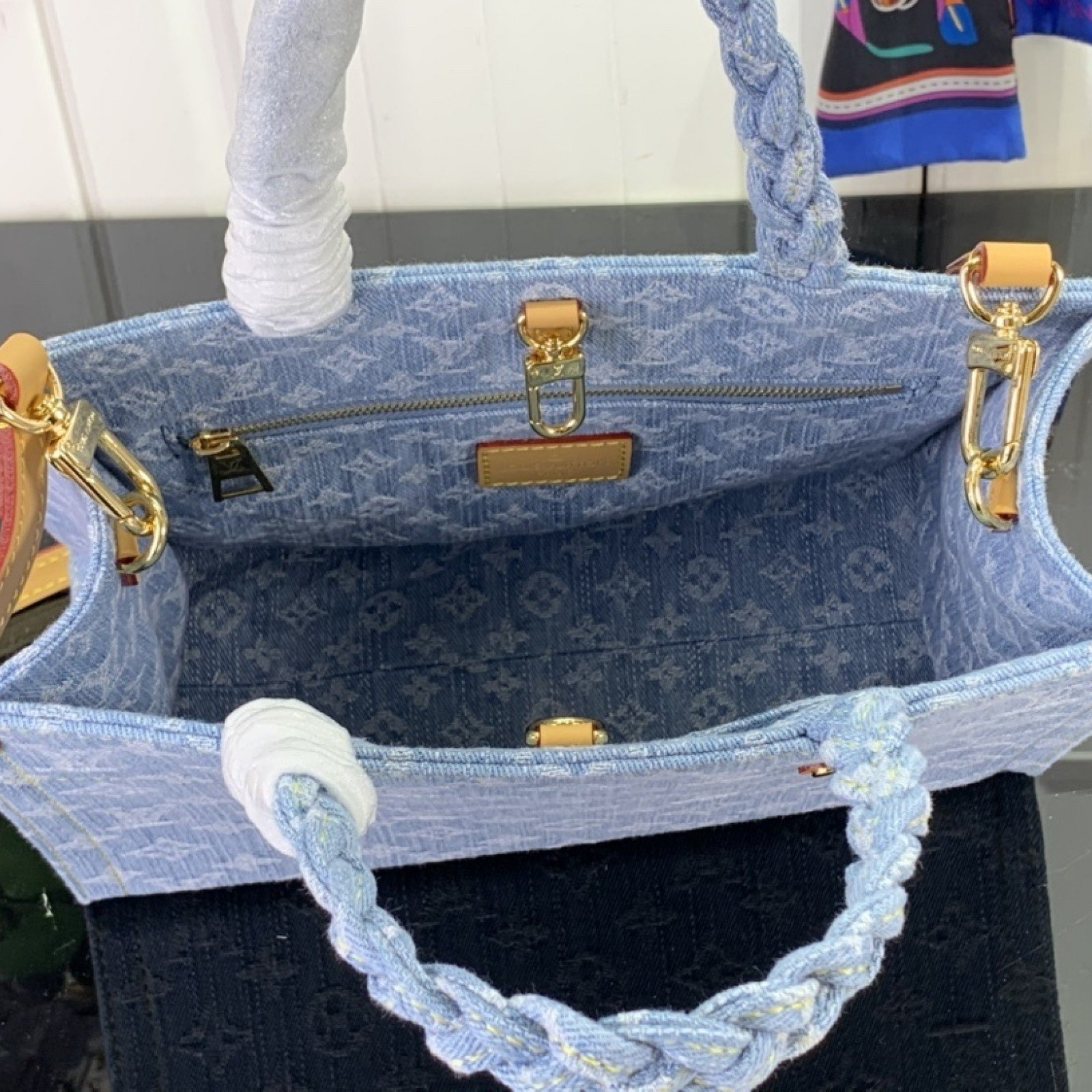 LV LET GO  m24897