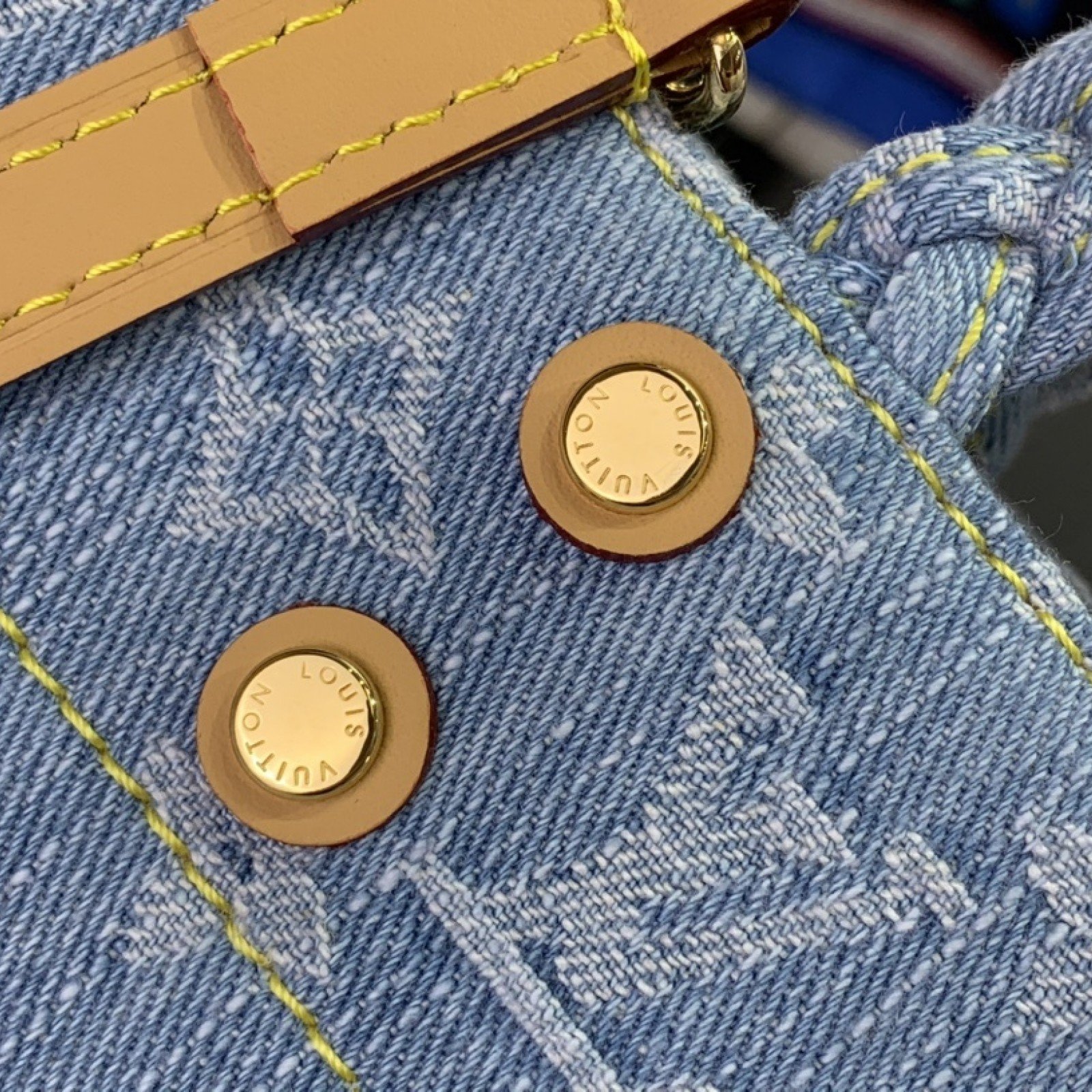 LV LET GO  m24897