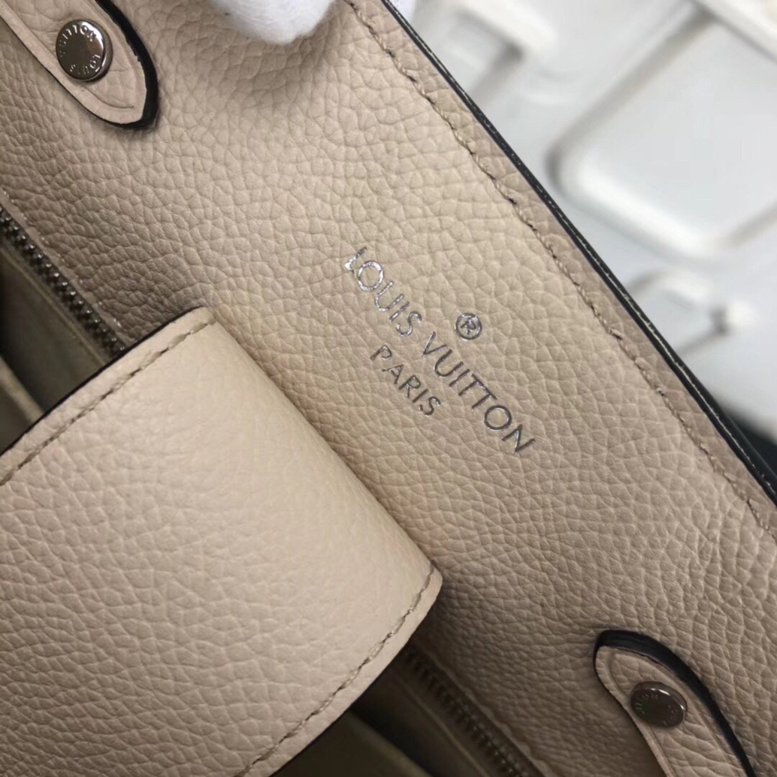 LV LOCKME BUCHET Bag M53081