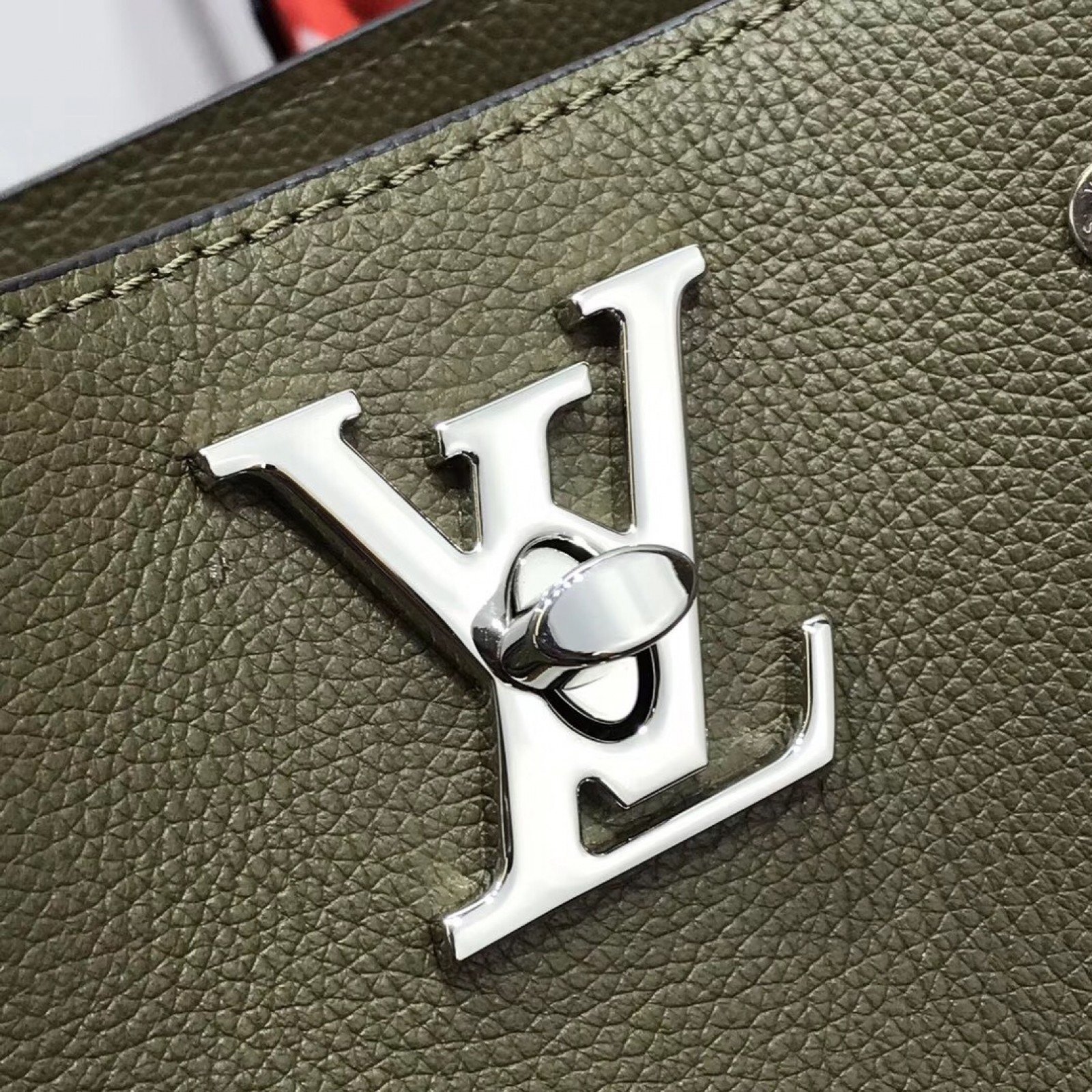 LV LOCKME BUCKET M54677