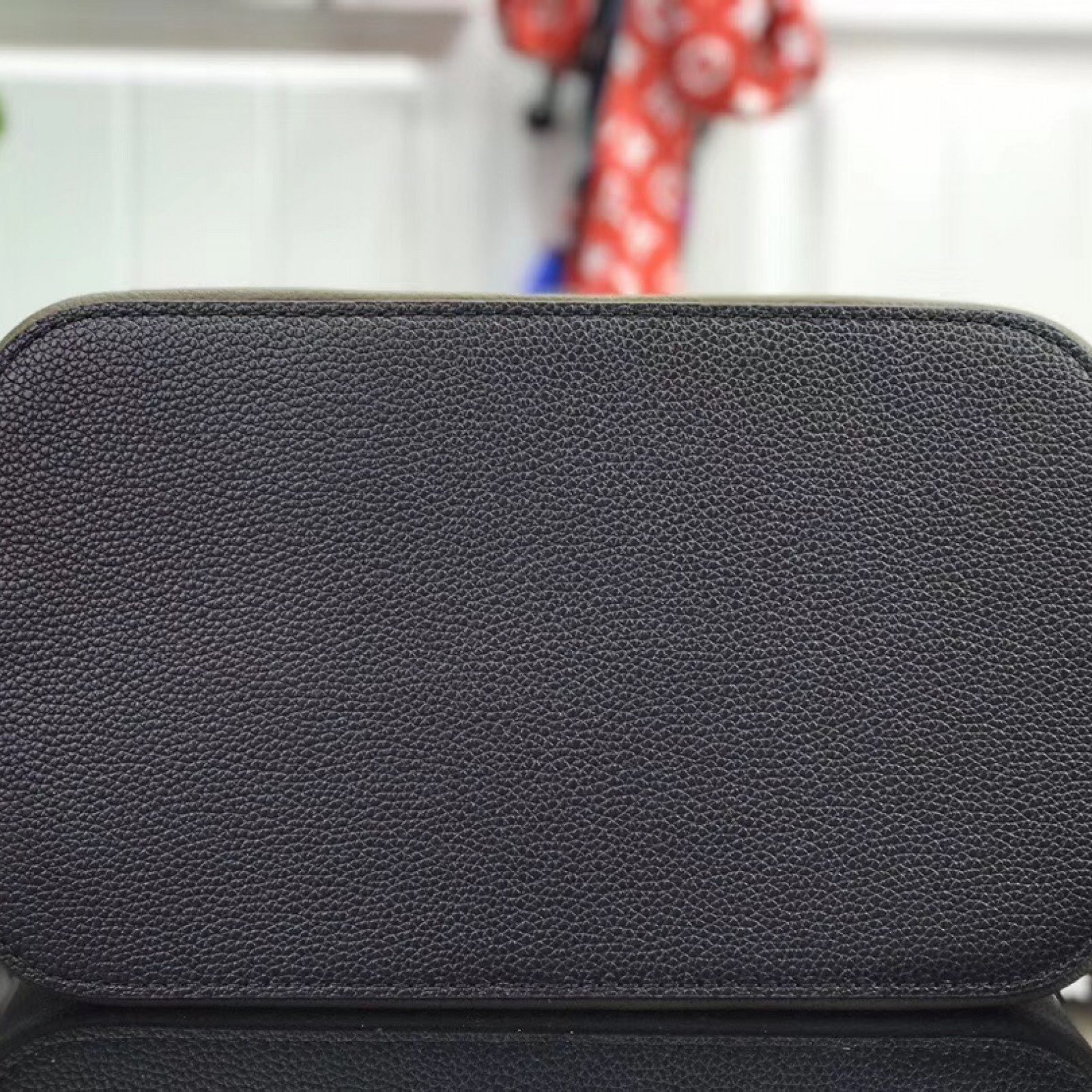 LV LOCKME BUCKET M54677