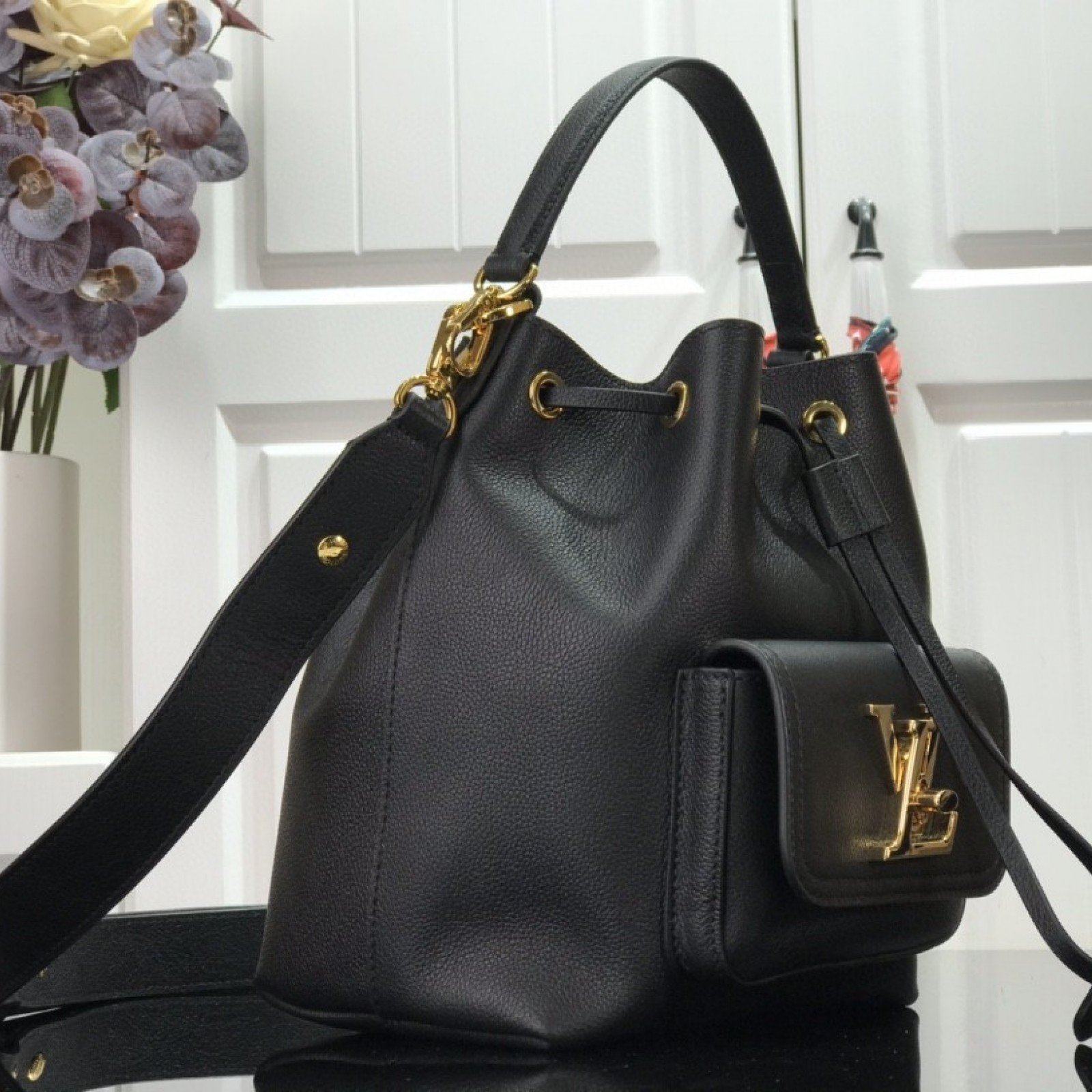 LV LOCKME BUCKET M57687