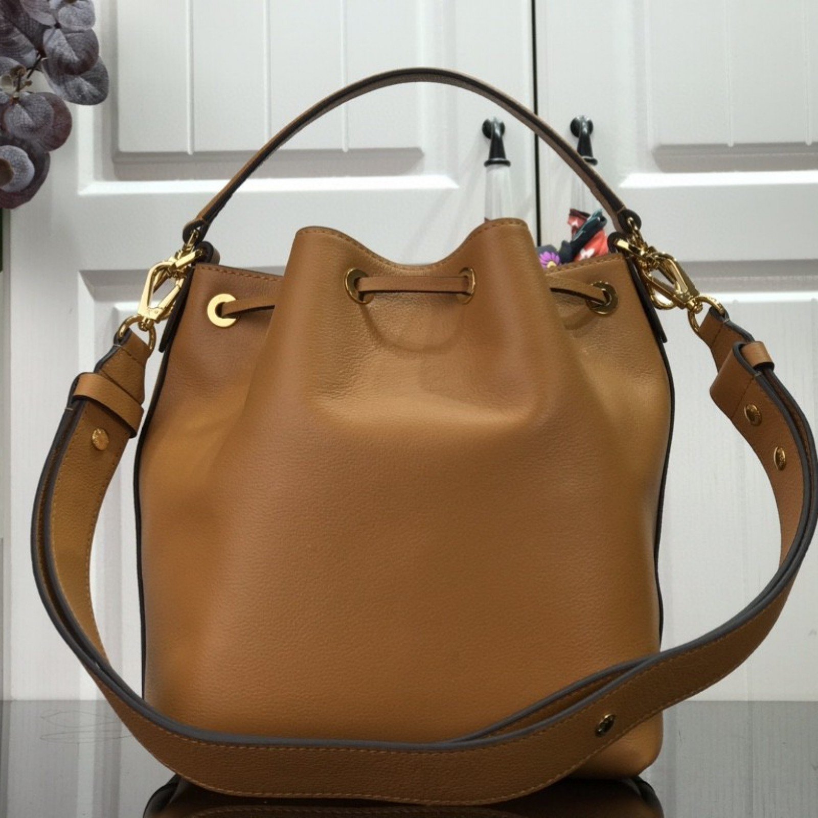 LV LOCKME BUCKET M57687
