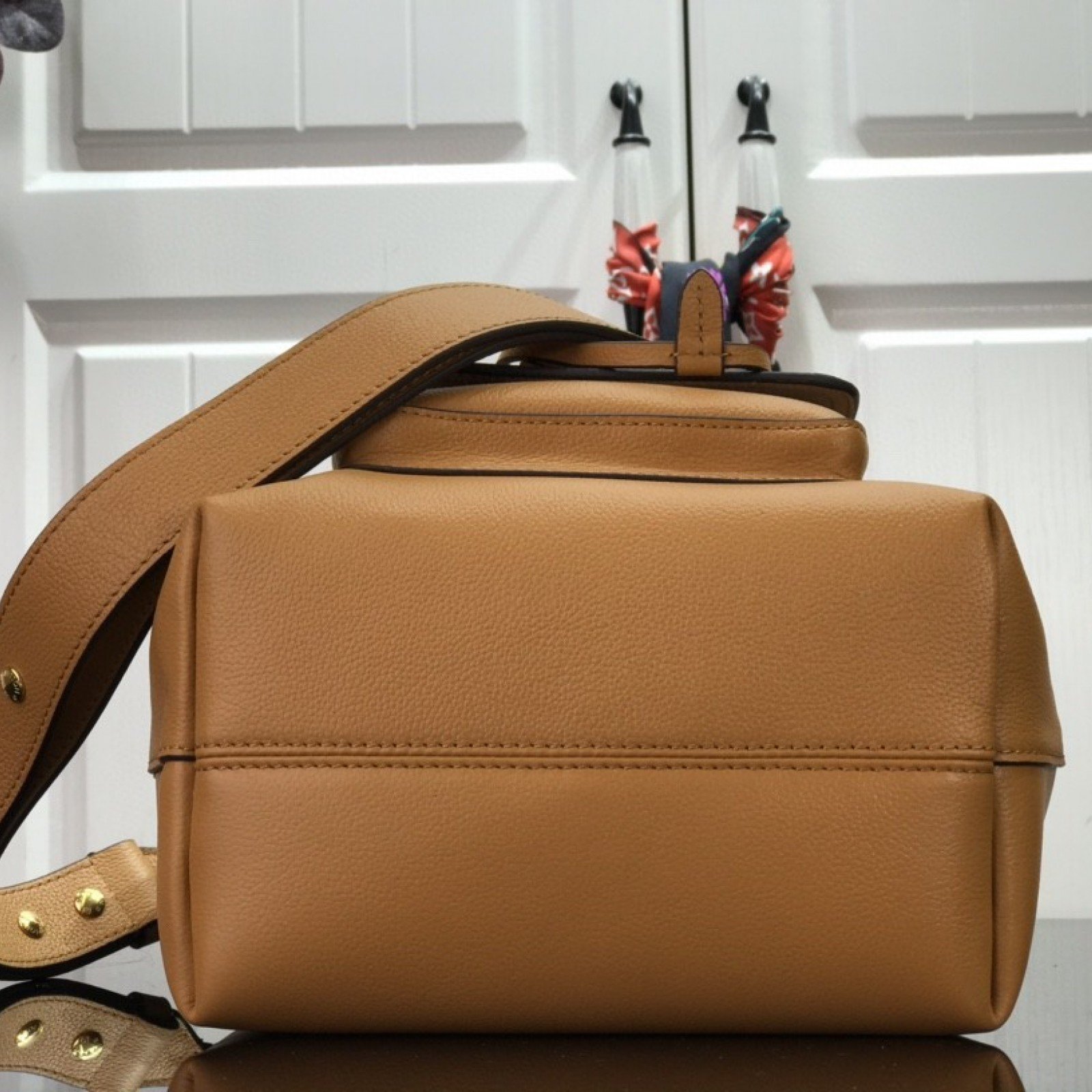 LV LOCKME BUCKET M57687
