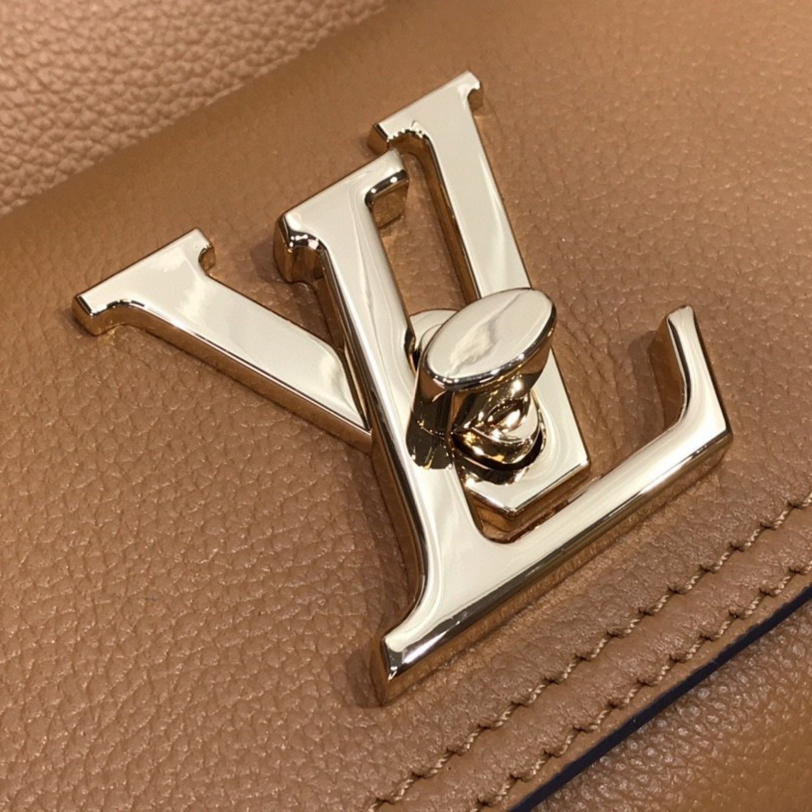 LV LOCKME BUCKET M57687
