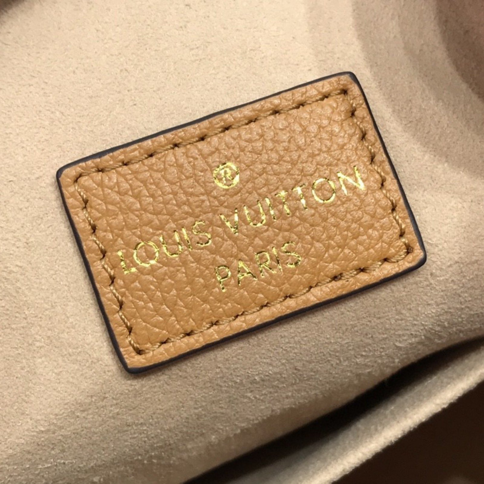 LV LOCKME BUCKET M57687