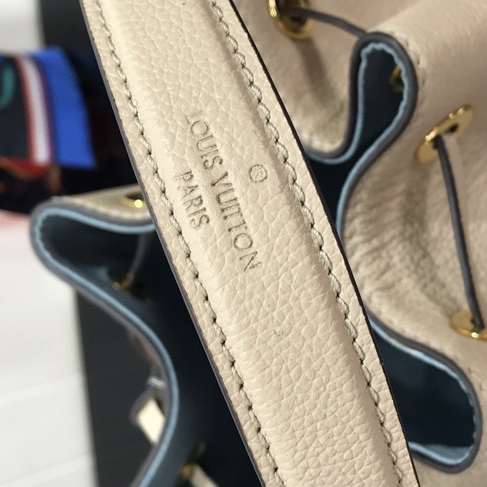 LV LOCKME BUCKET M57687