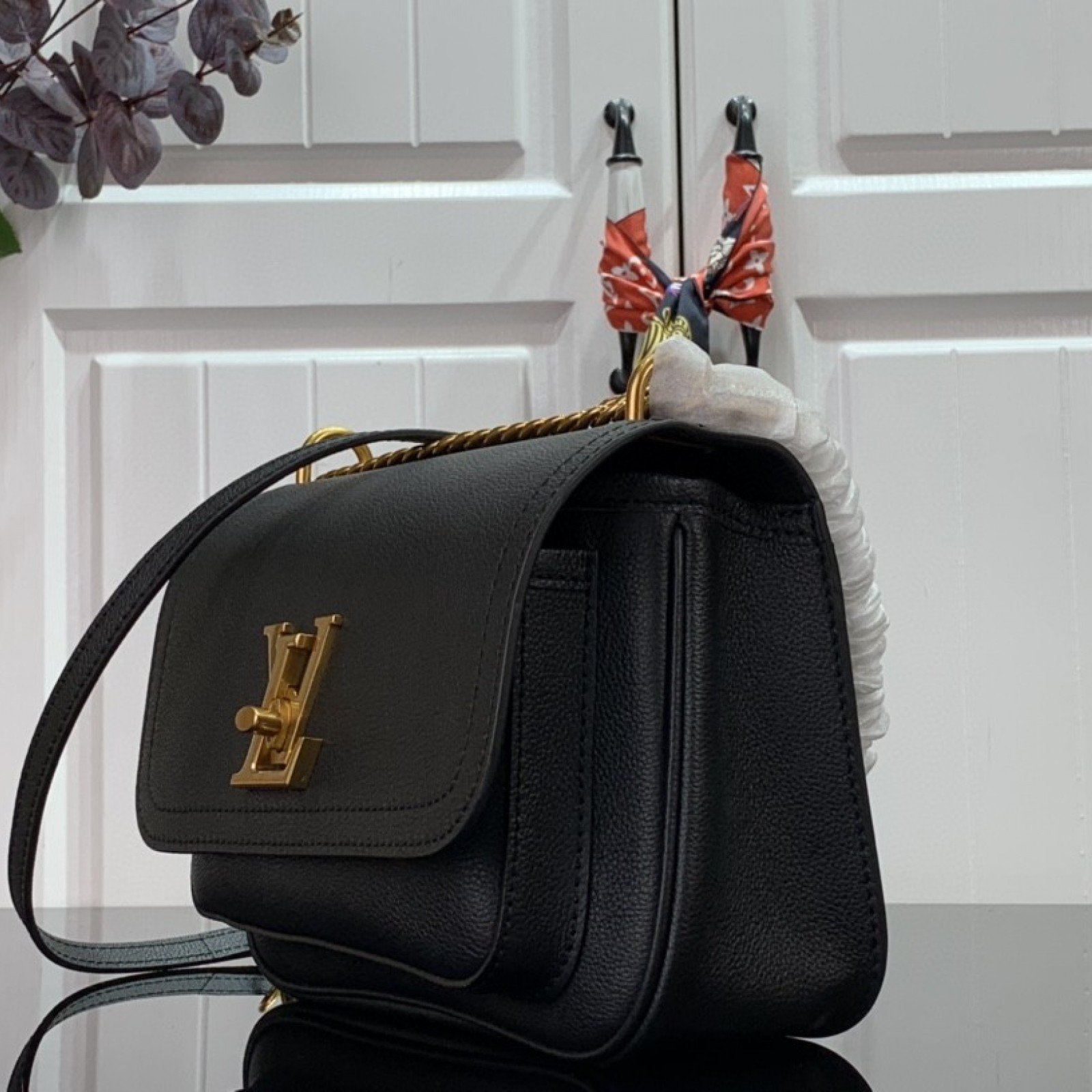 LV LOCKME CHAIN PM M57073