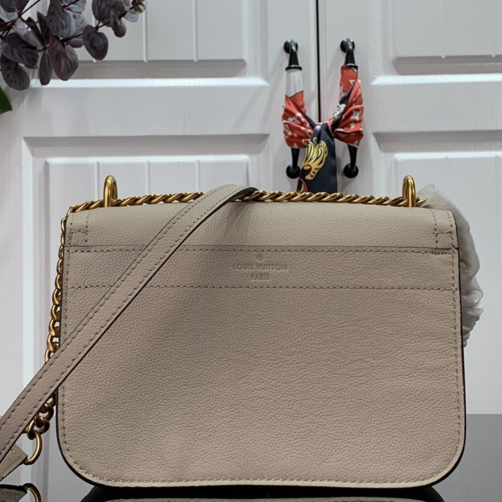 LV LOCKME CHAIN PM M57073