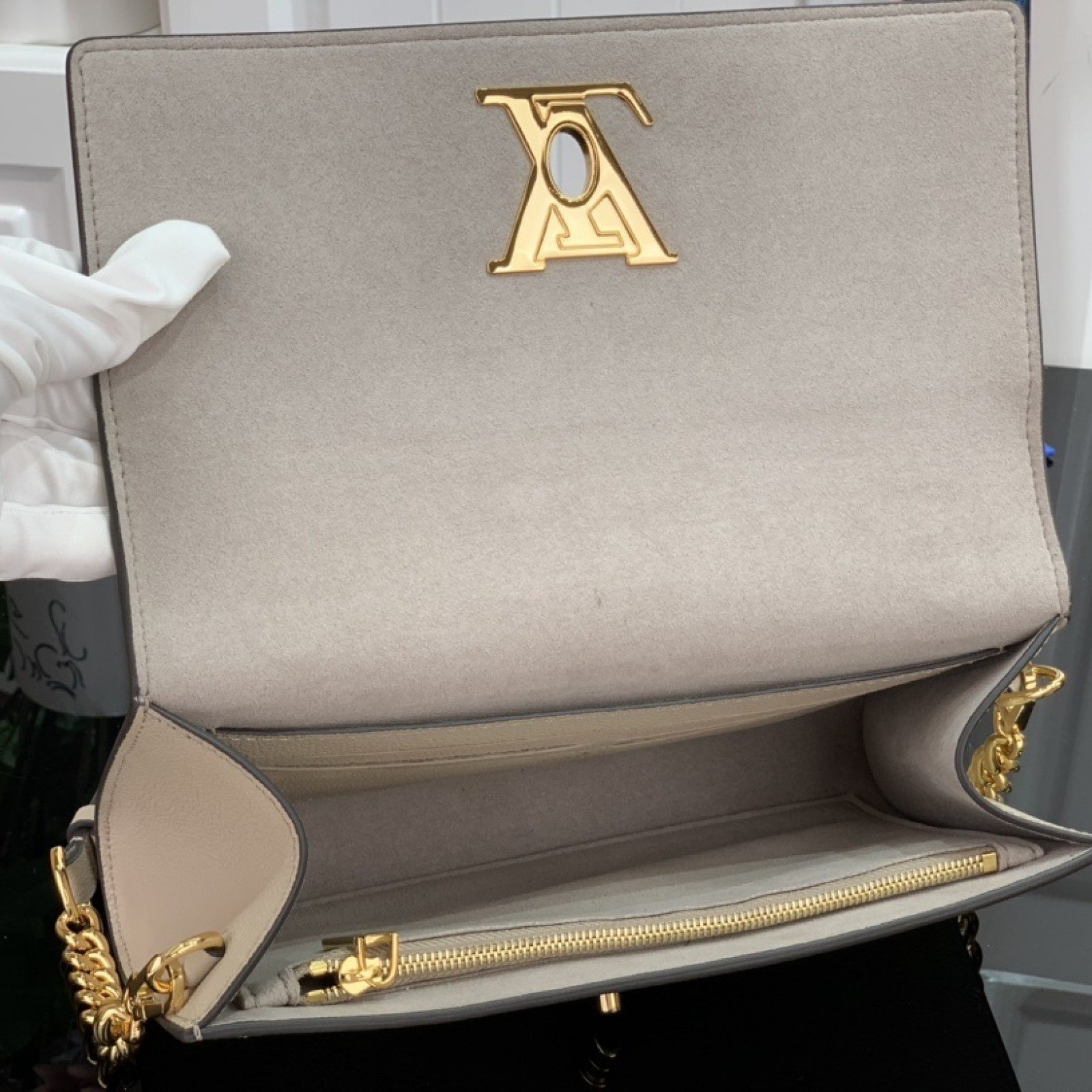 LV LOCKME CLUTCH M56087