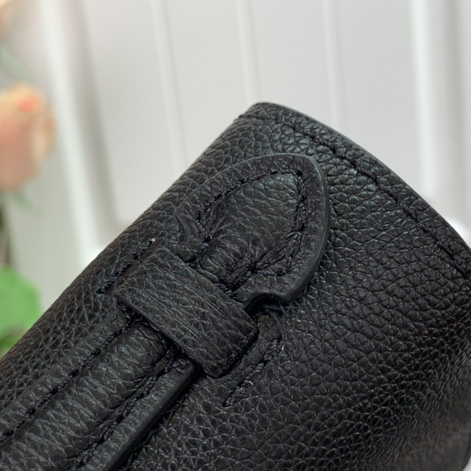 LV LOCKME CLUTCH M56087