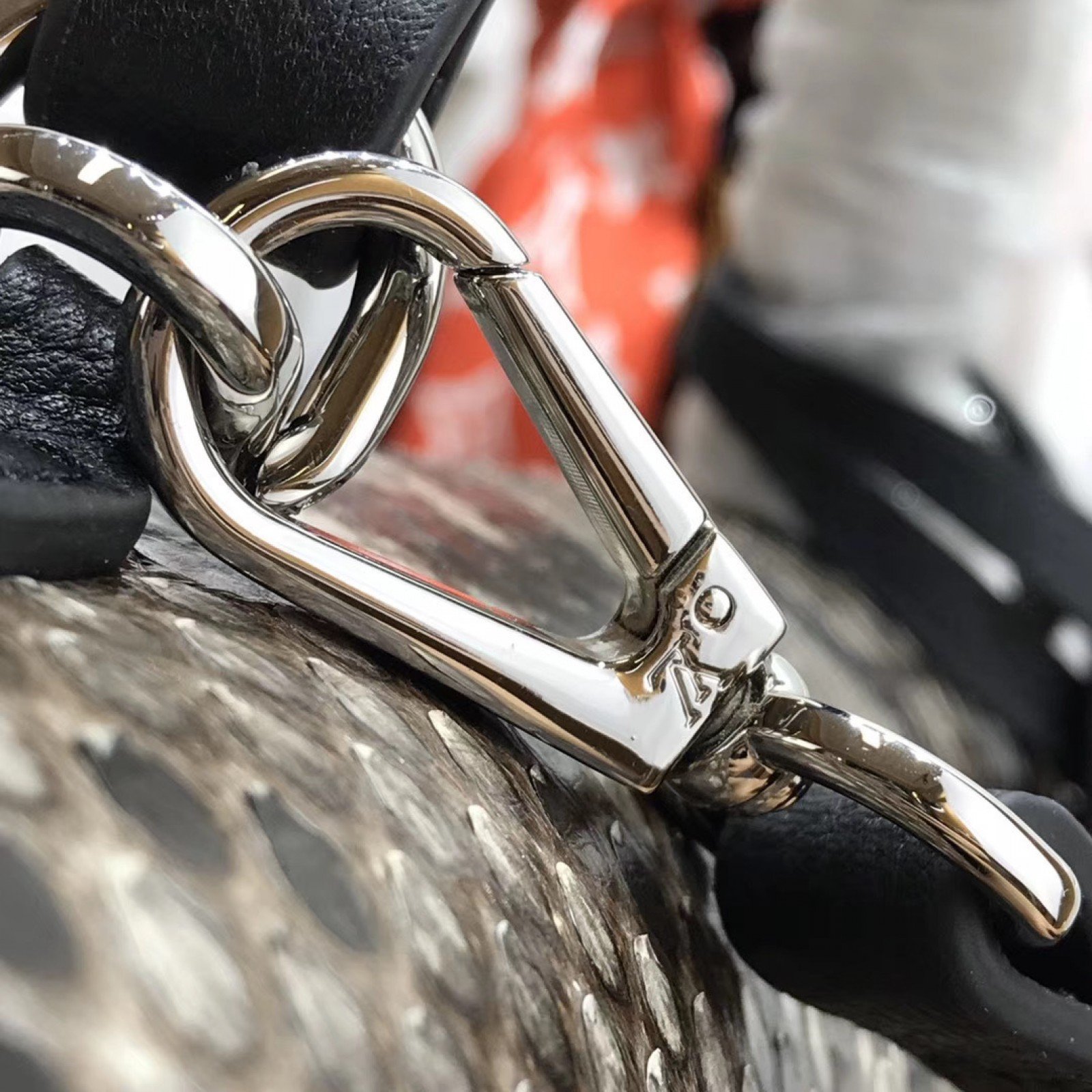 LV LOCKME EVER MM N97009