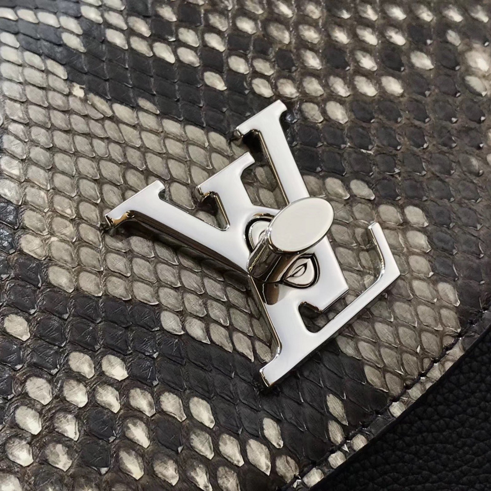 LV LOCKME EVER MM N97009