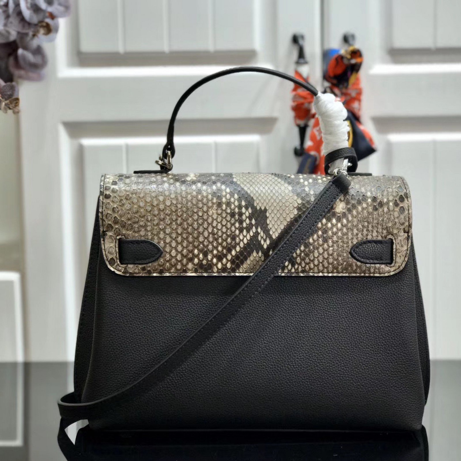 LV LOCKME EVER MM N97009