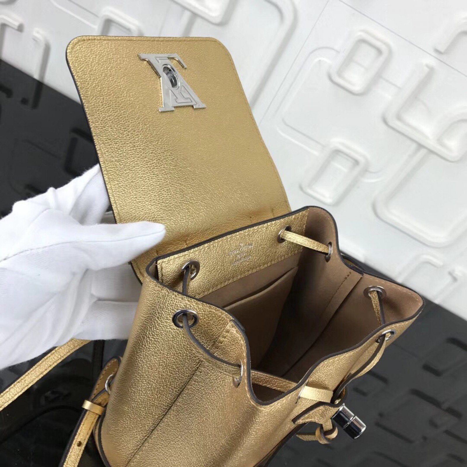 LV LOCKME MINI Backpack M54575