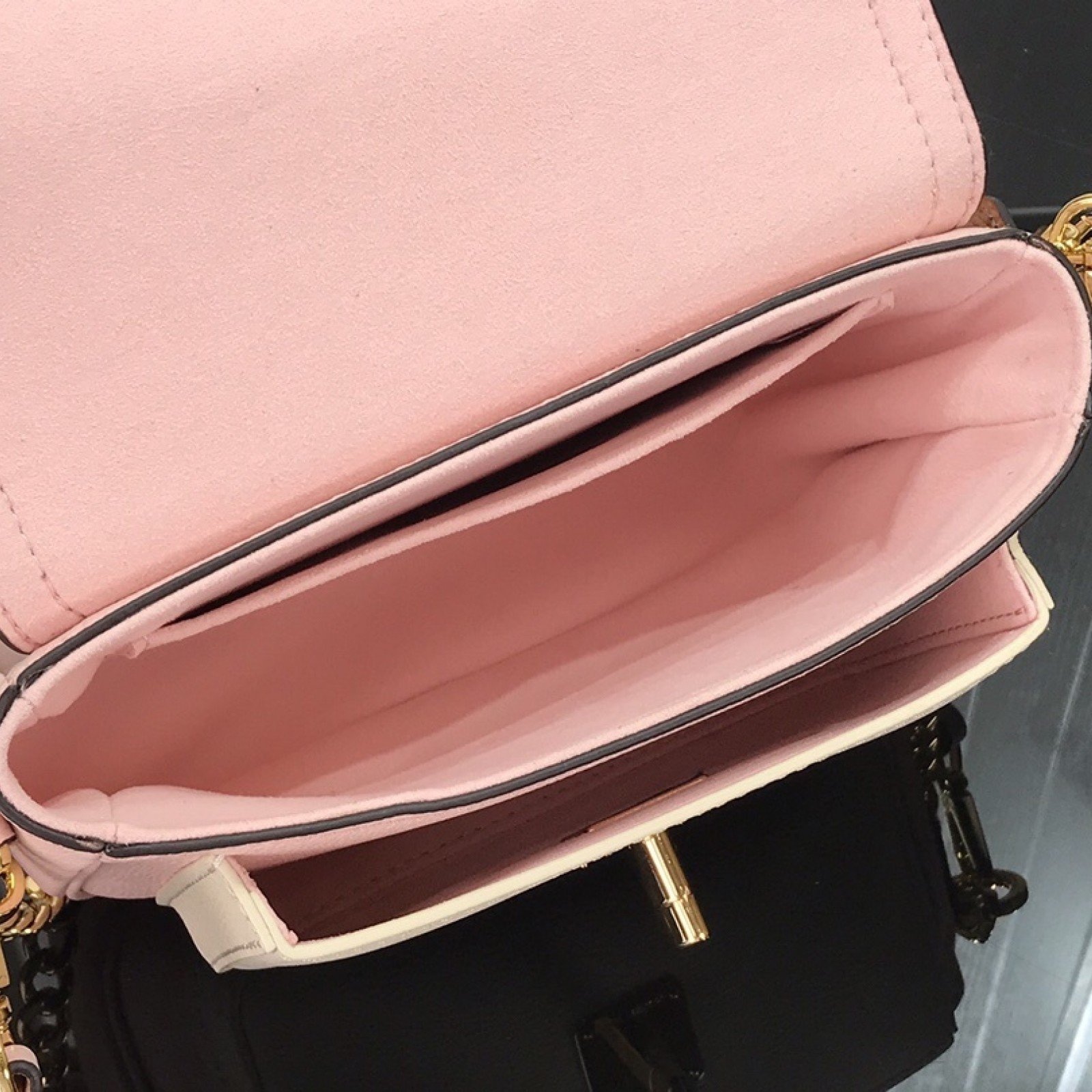 LV LOCKME TENDER M58557