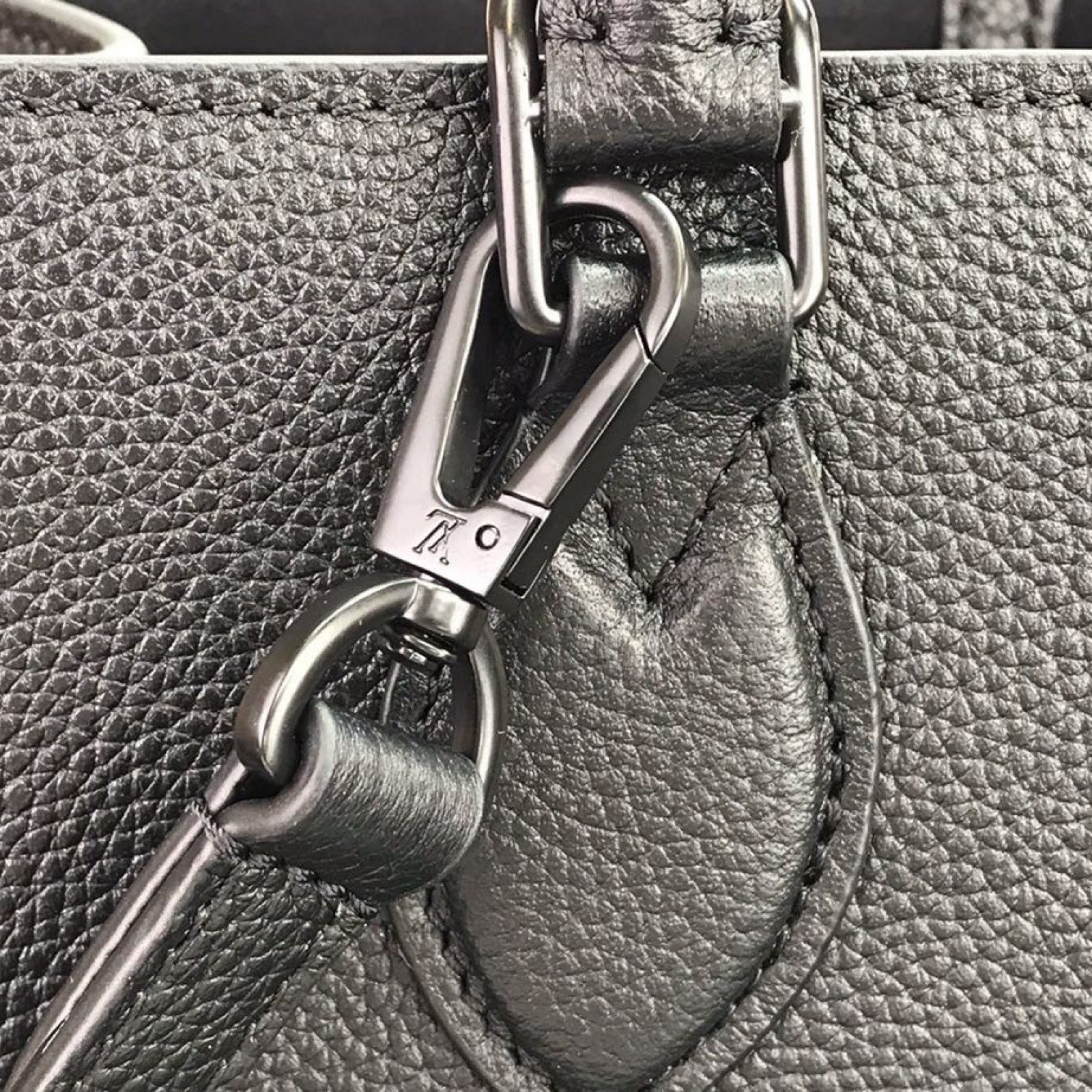 LV LOCKME TOTE PM M55845