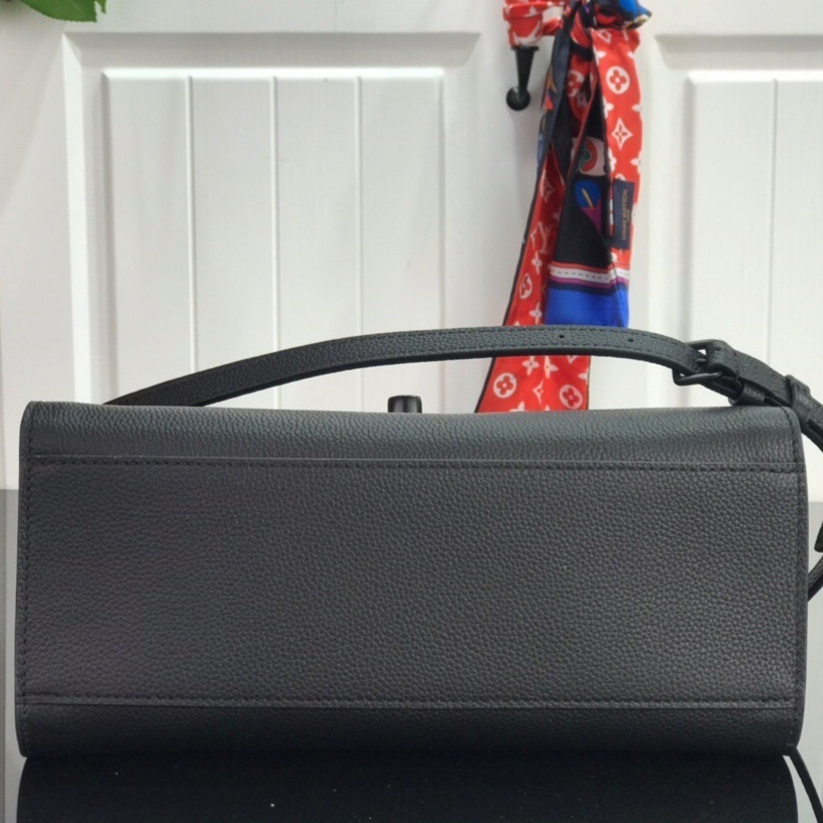 LV LOCKME TOTE PM M55845
