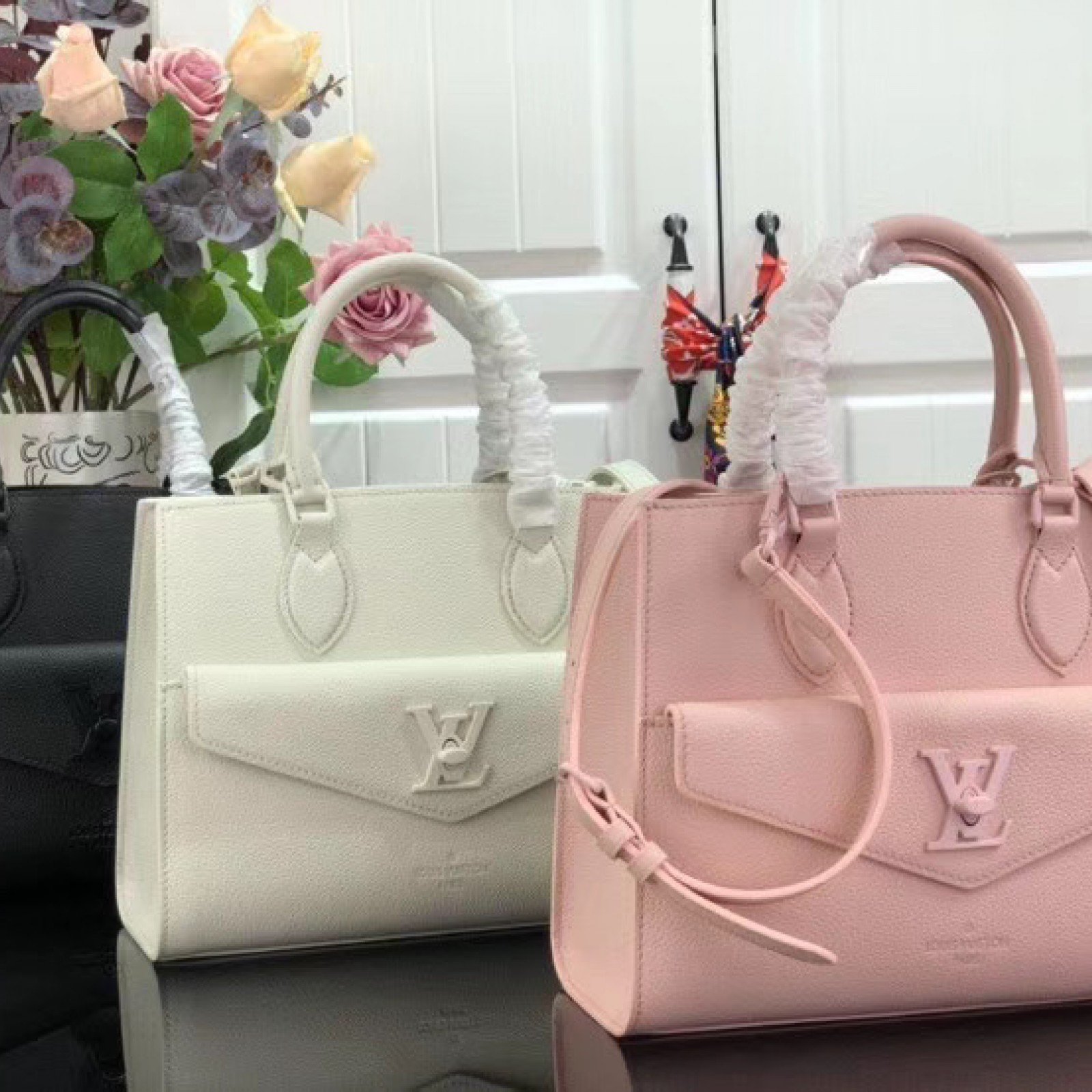 LV LOCKME TOTE PM M55845