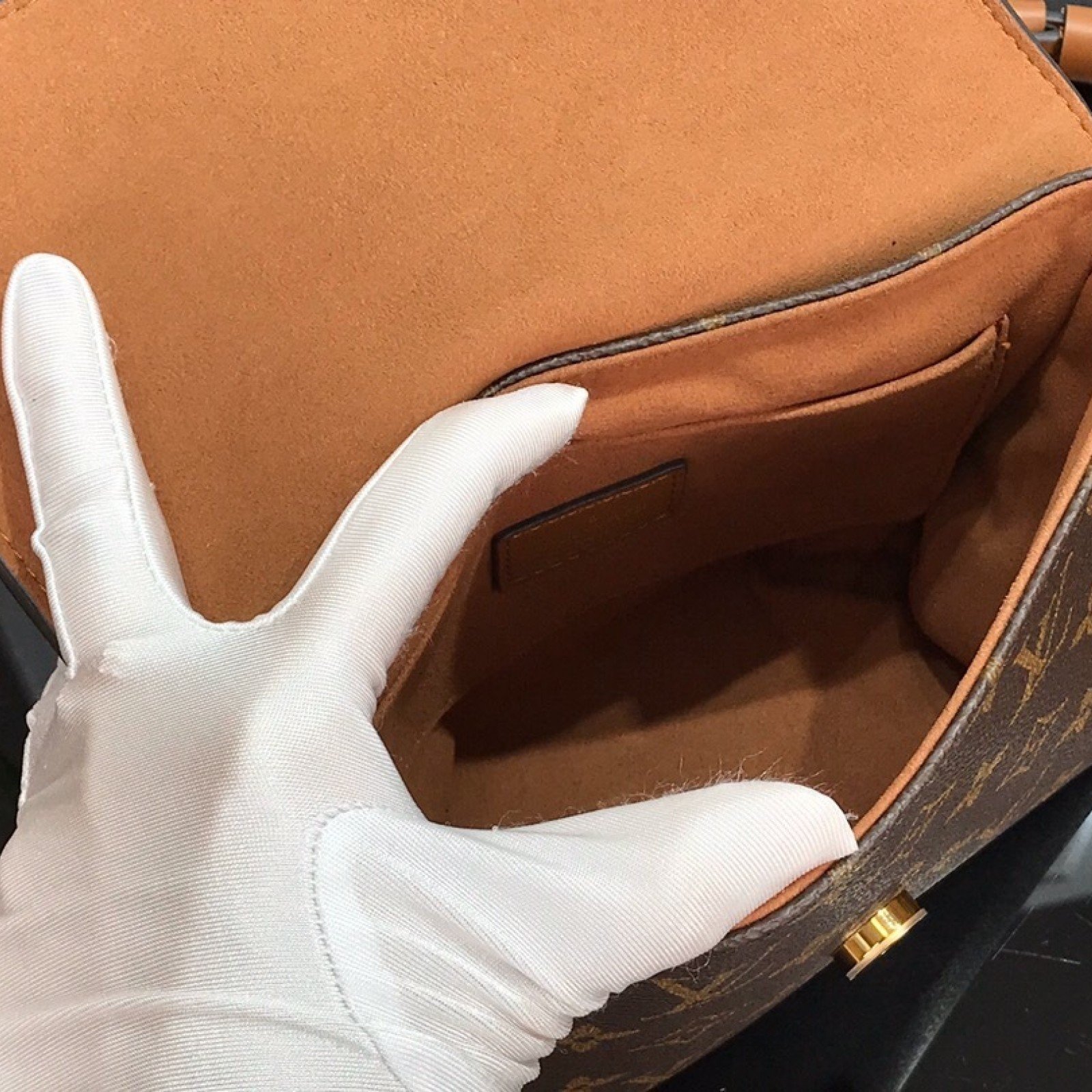 LV LOCKY BB M44654