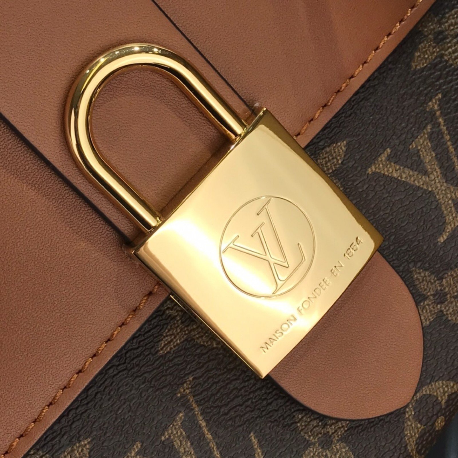 LV LOCKY BB M44654