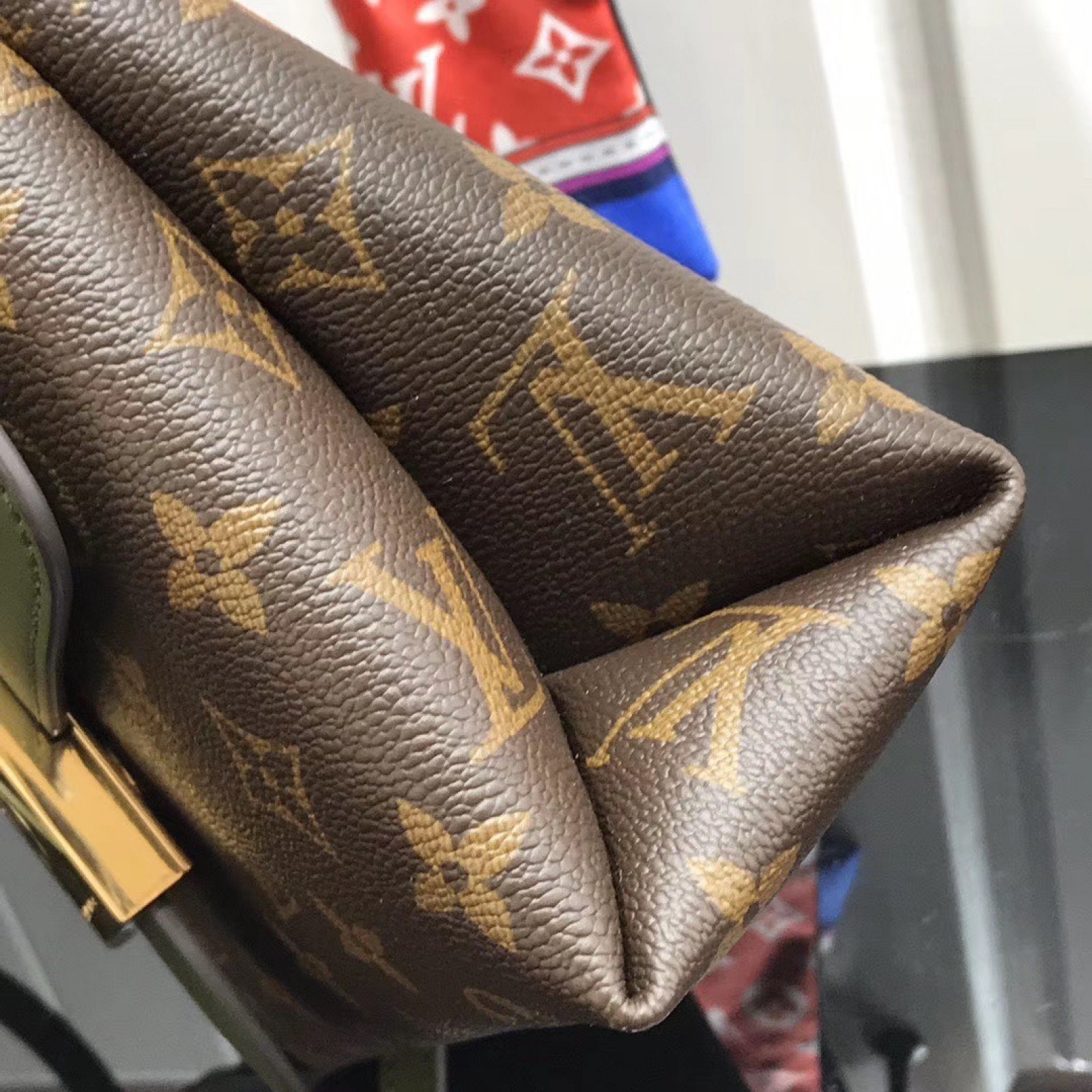 LV LOCKY BB M44797