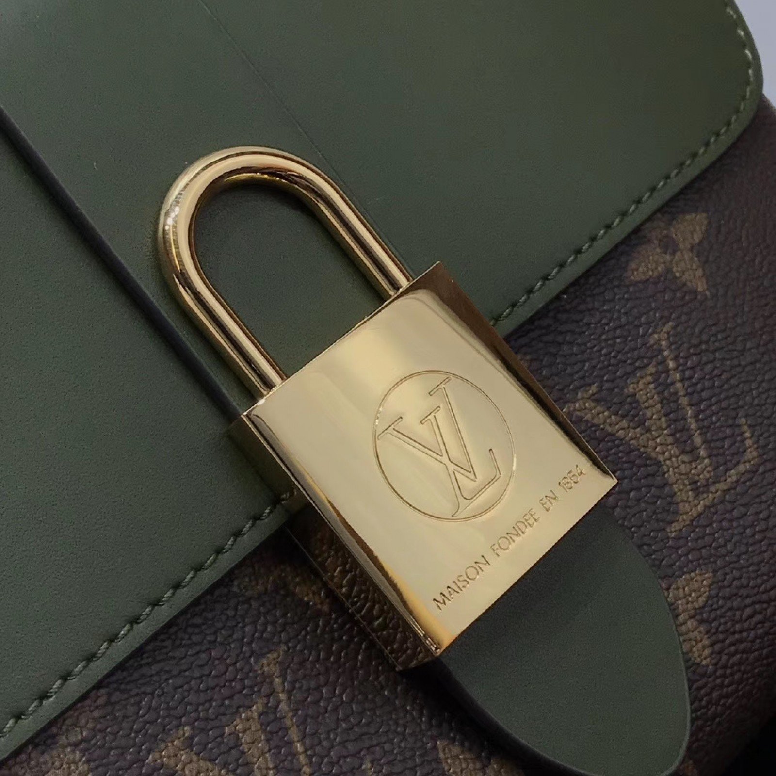 LV LOCKY BB M44797