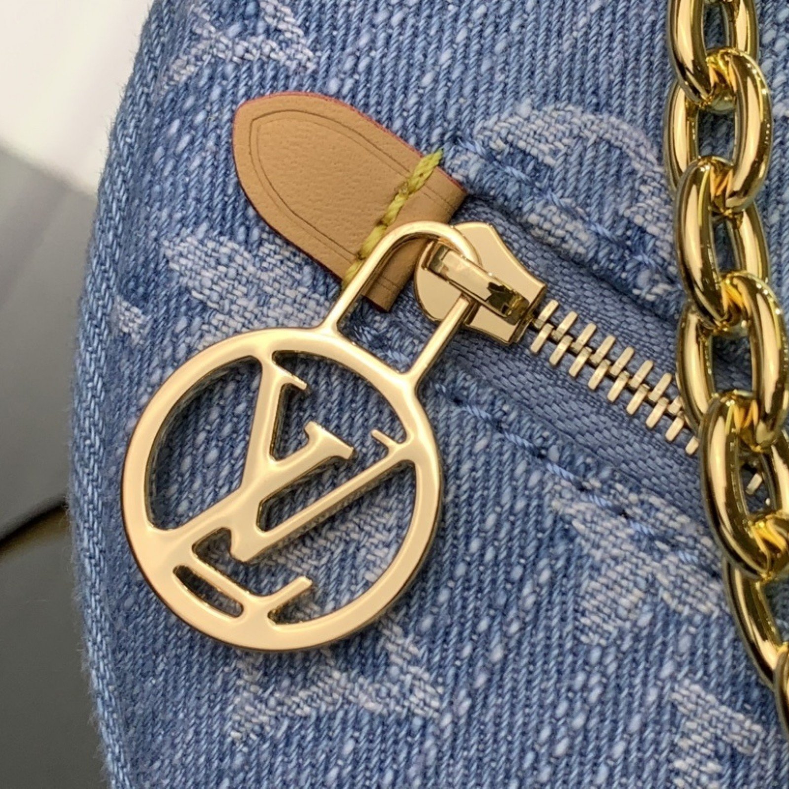 LV LOOP M81098