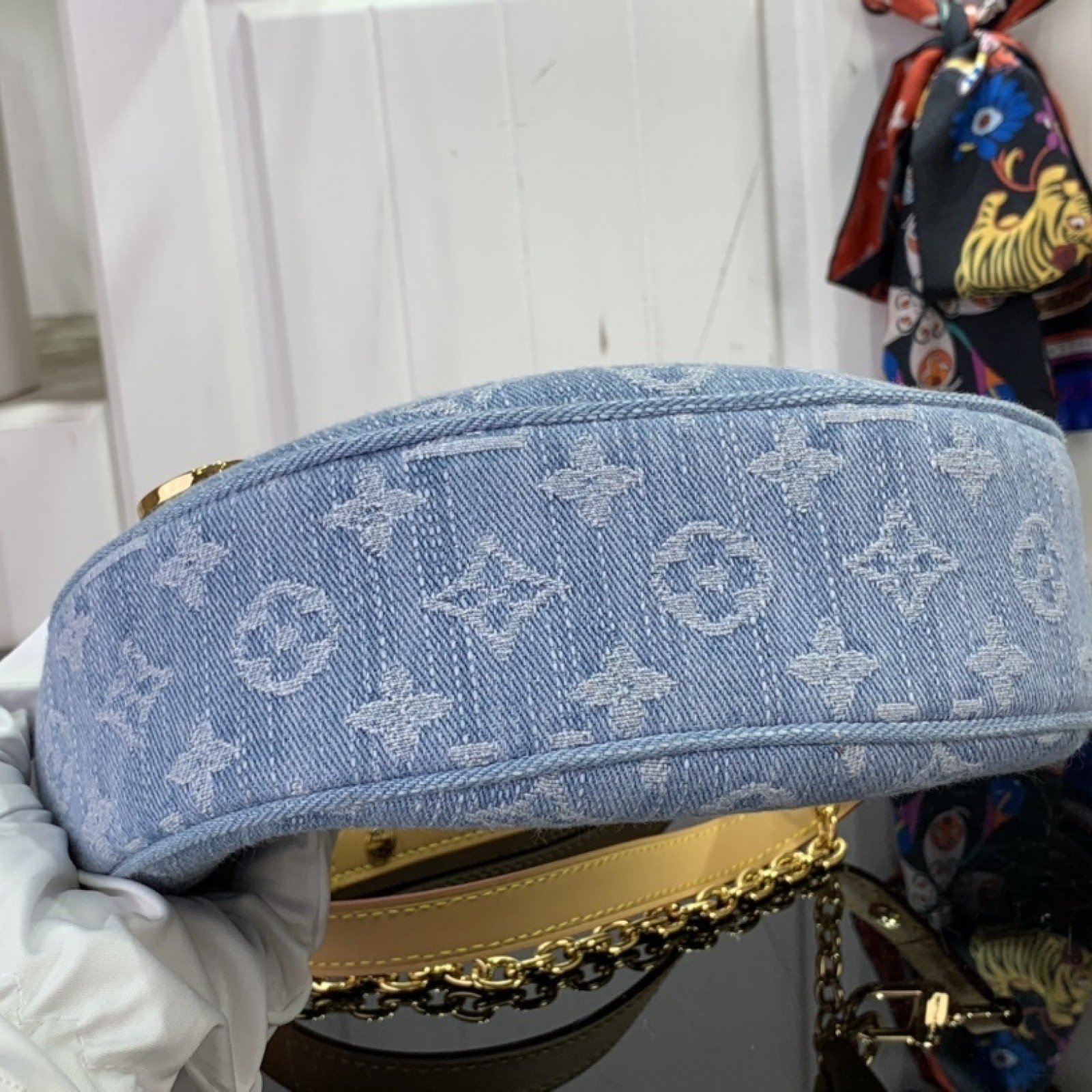 LV LOOP M81098