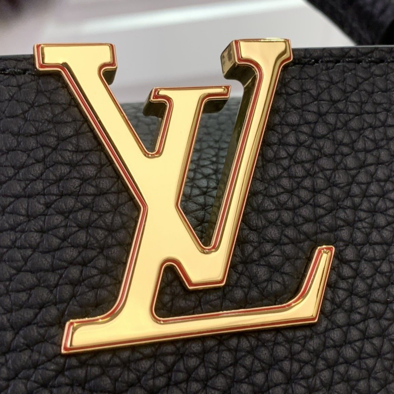 LV LV x TM CAPUCINES bb   m13714
