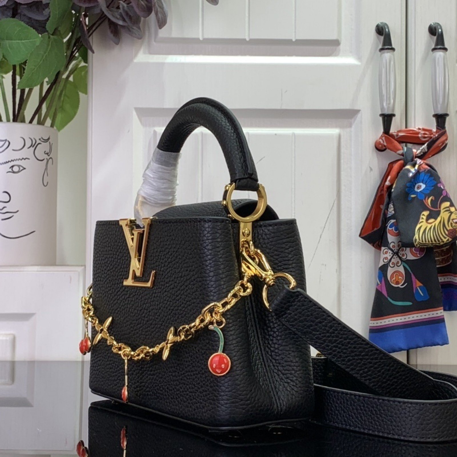 LV LV x TM CAPUCINES bb   m13714