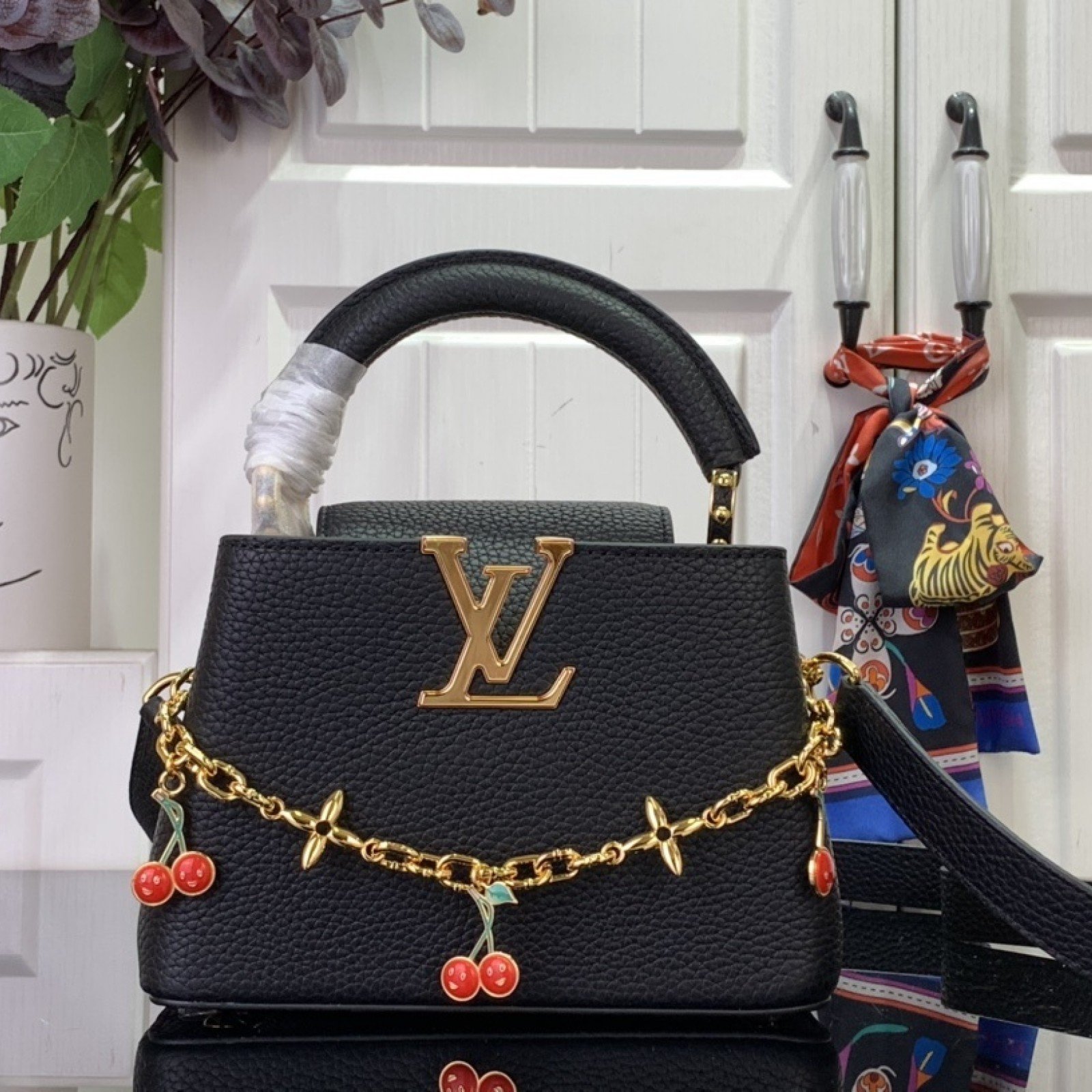 LV LV x TM CAPUCINES bb   m13714