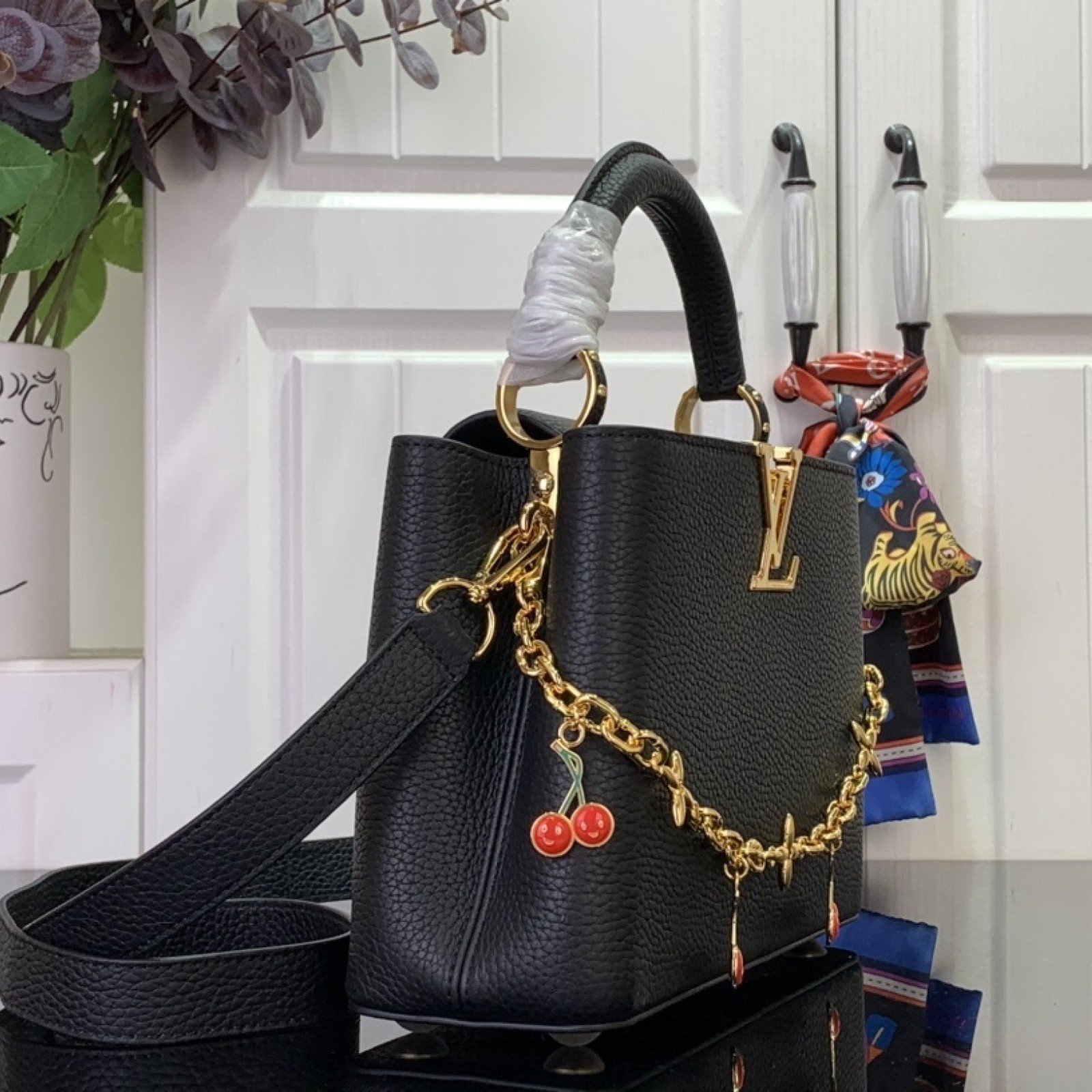 LV LV x TM CAPUCINES bb   m13714