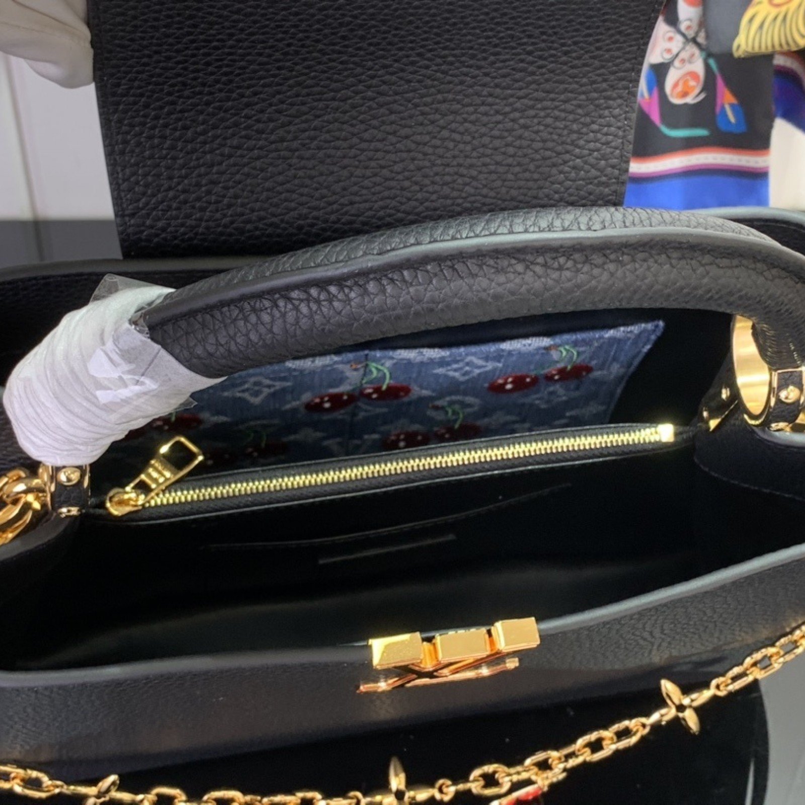 LV LV x TM CAPUCINES bb   m13714