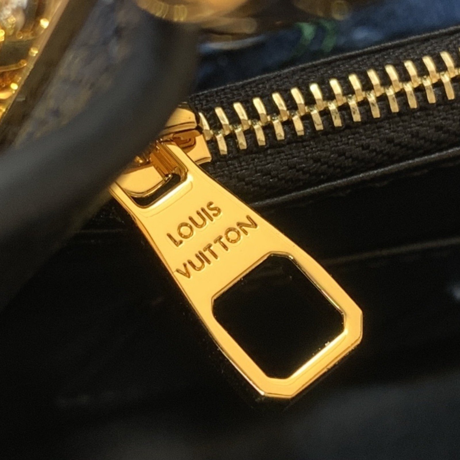 LV LV x TM CAPUCINES bb   m13714