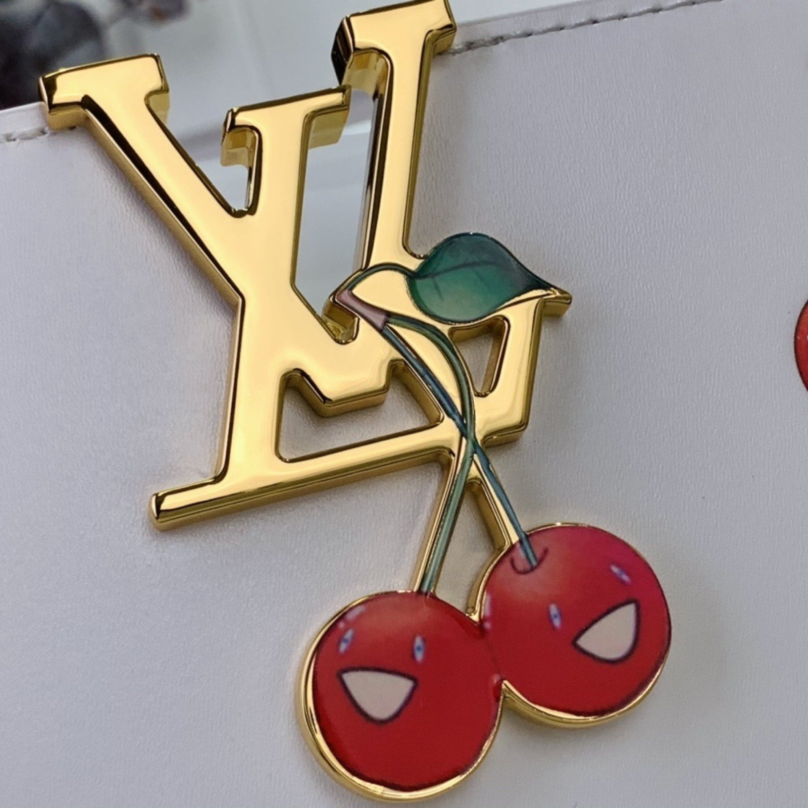 LV LV x TM CAPUCINES m13251