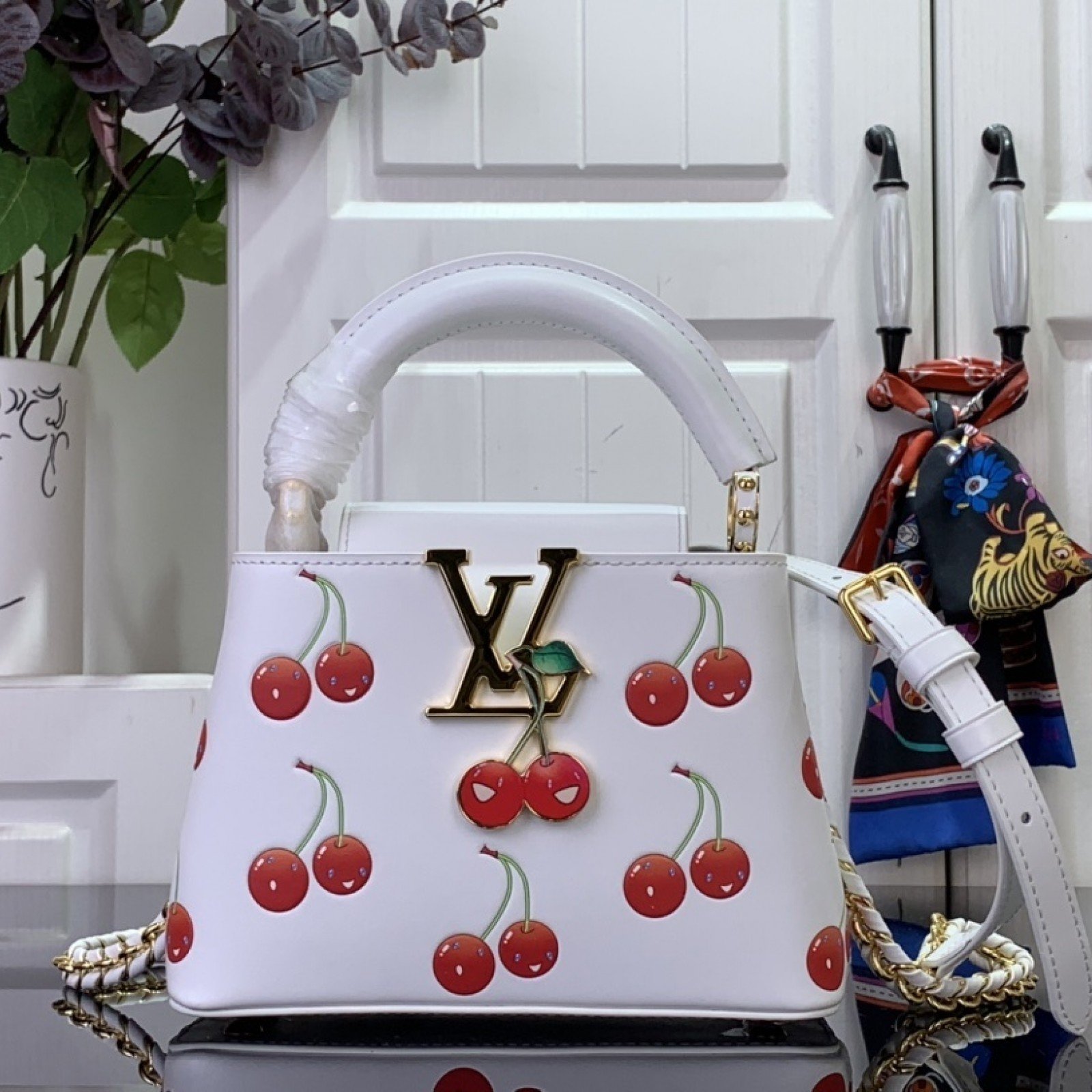 LV LV x TM CAPUCINES m13251
