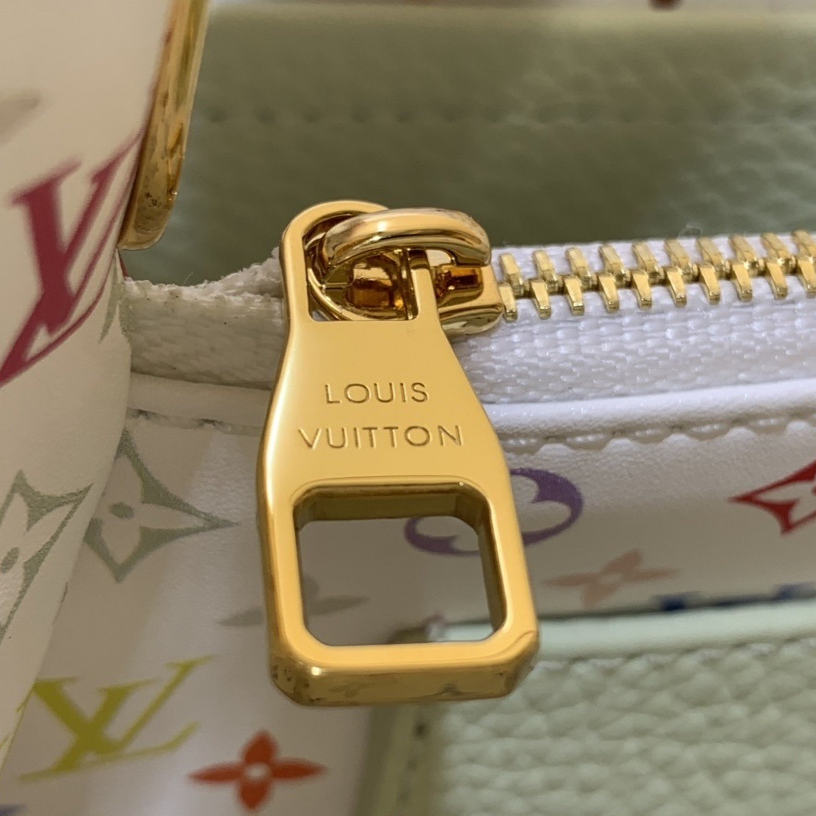 LV LV x TM CAPUCINES mini  m13253