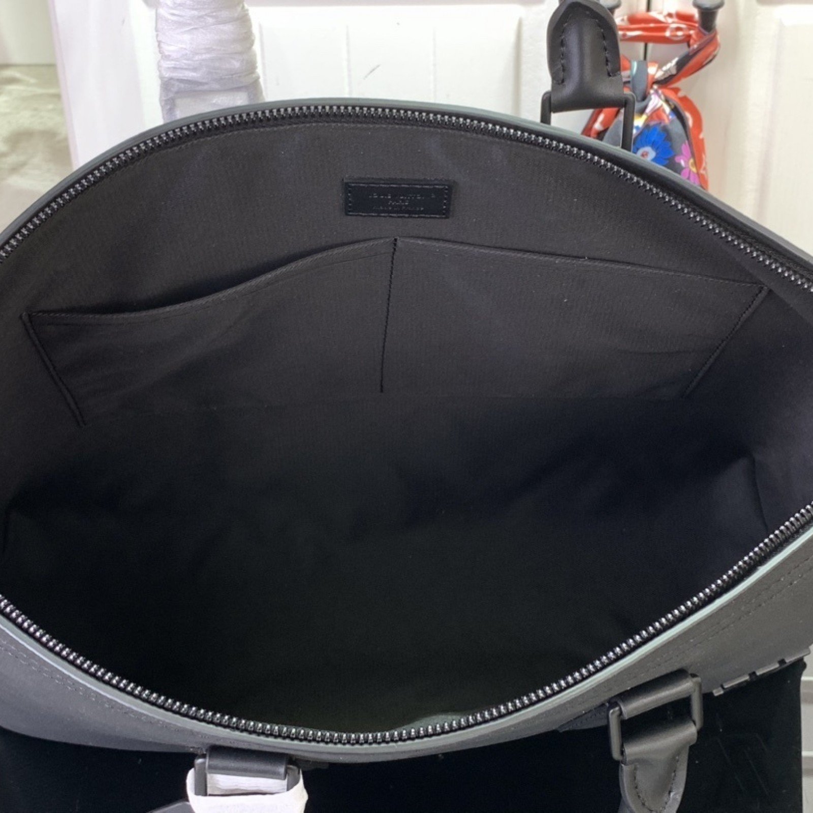 LV Lock It Tote Aer M59158