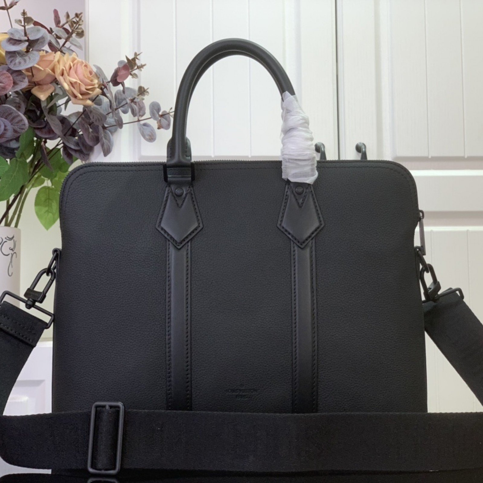 LV Lock It Tote Aer M59158