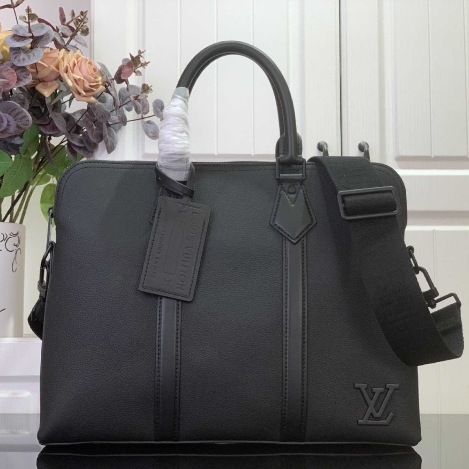 LV Lock It Tote Aer M59158