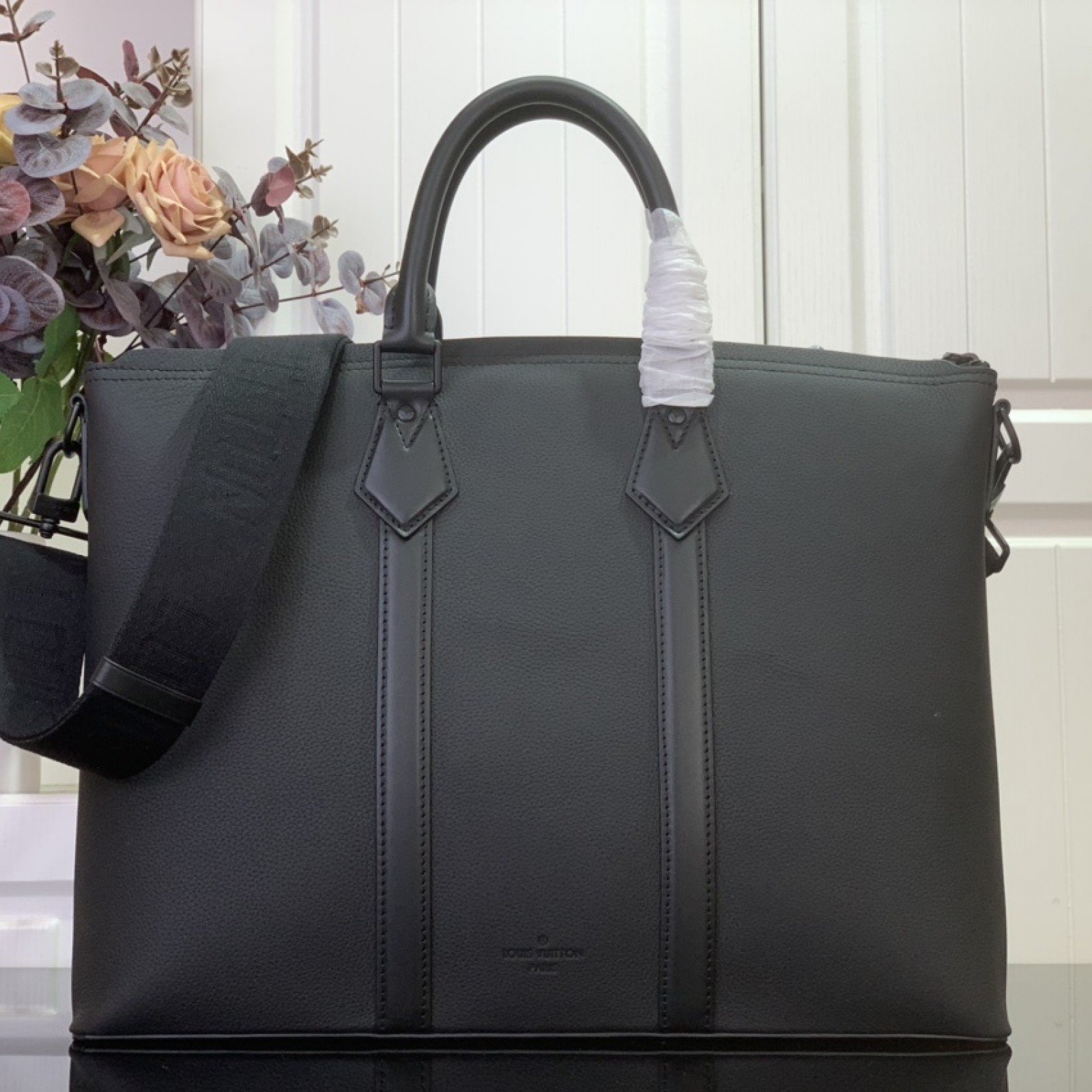 LV Lock It Tote Aer M59158