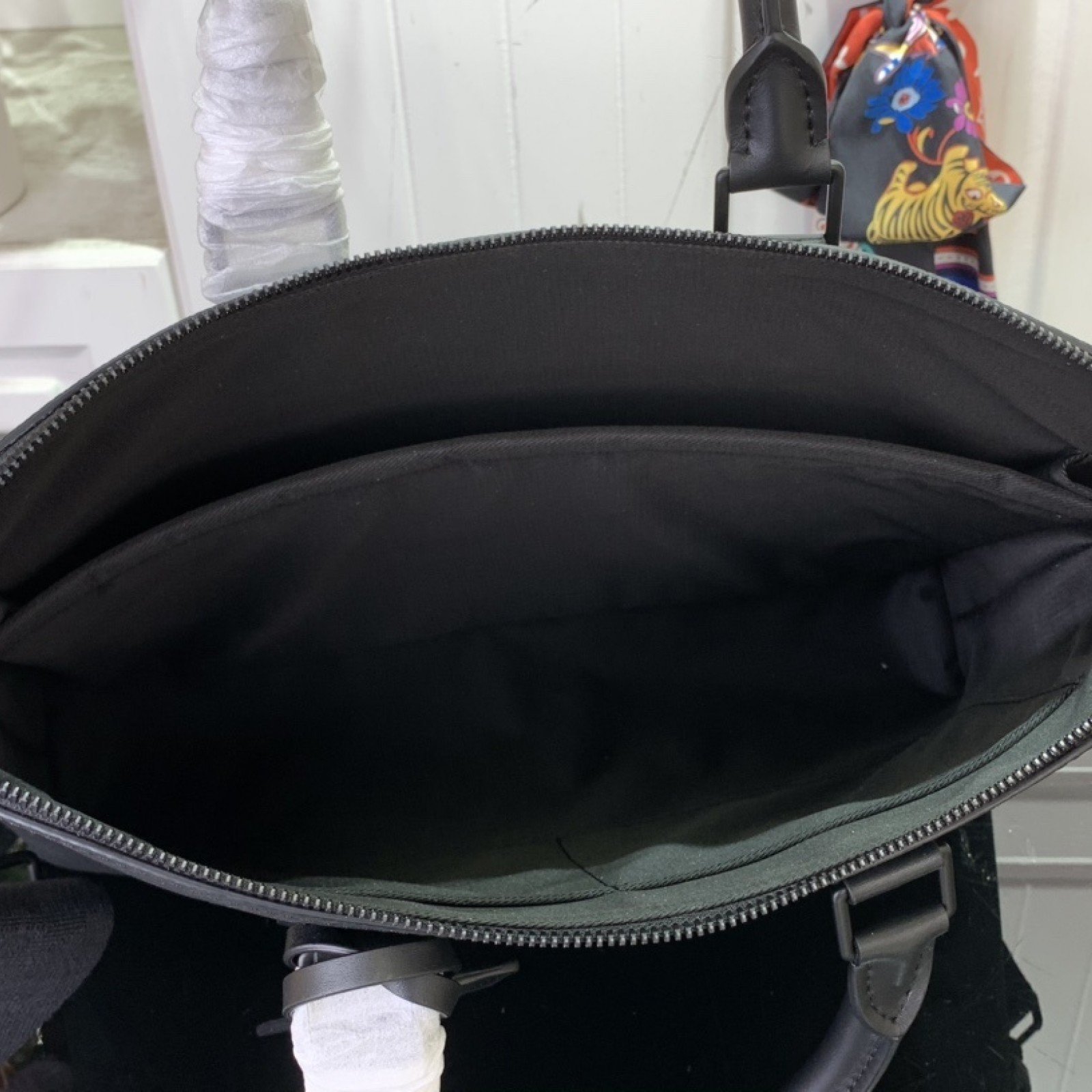 LV Lock It Tote Aer M59158