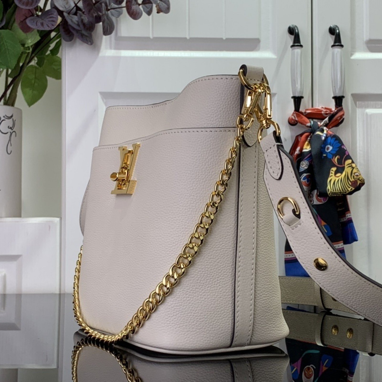 LV Lock and Walk M24006